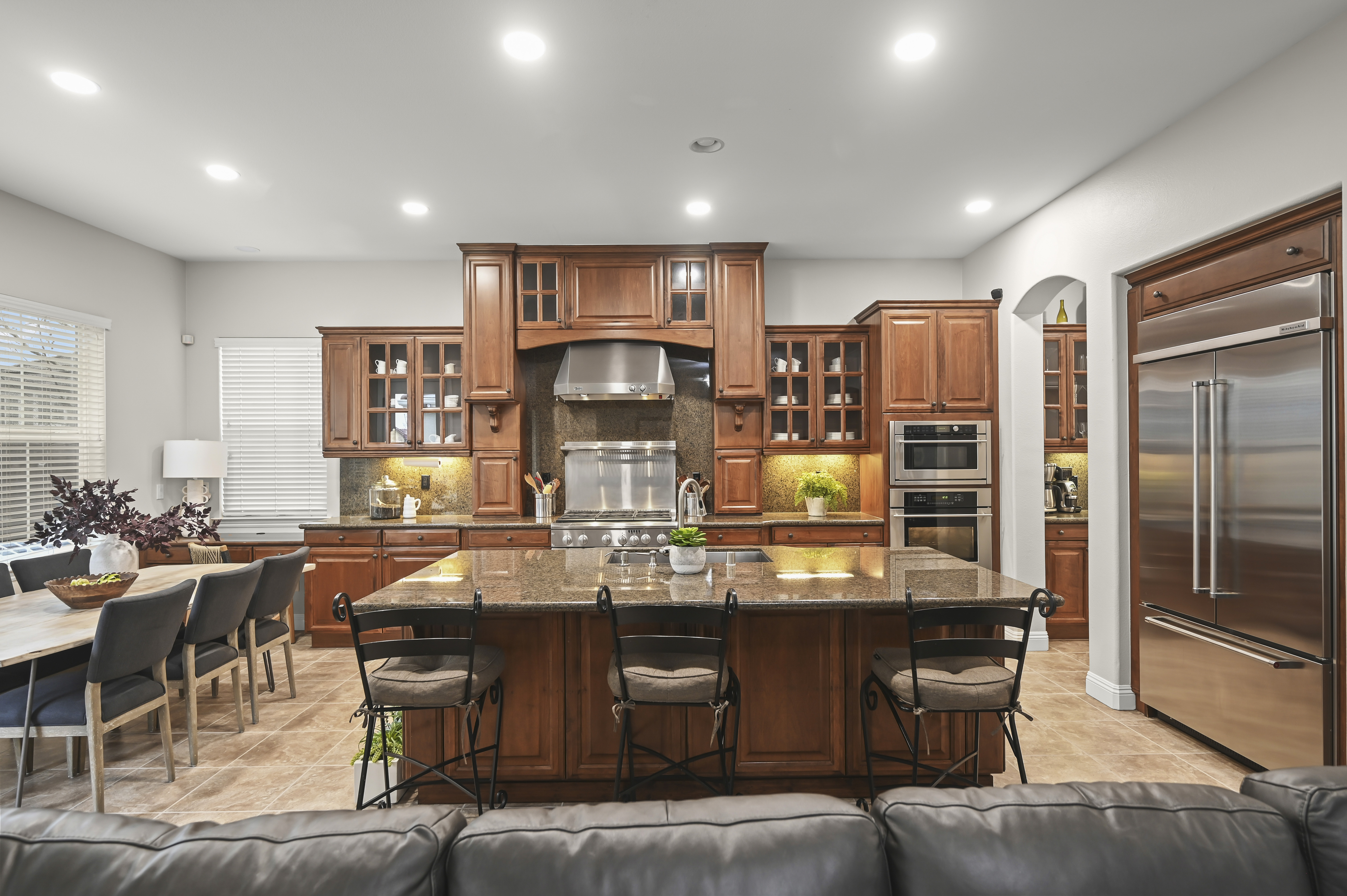  Stunning Monterosso Estate on Private Court with Designer Indoor-Outdoor Living - 物件實景