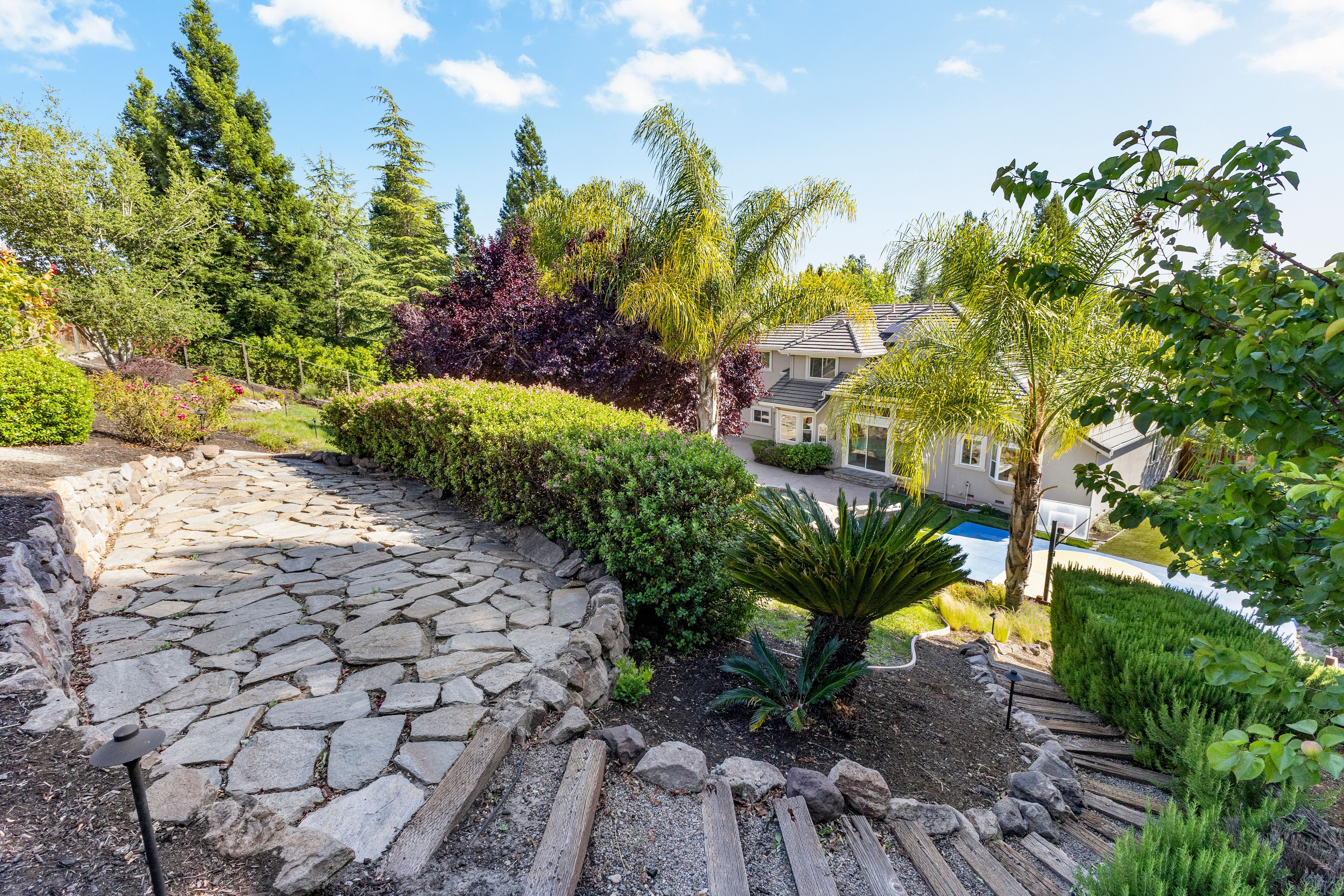  Exceptional Northridge Estates Home on Expansive Private Lot - 物件實景