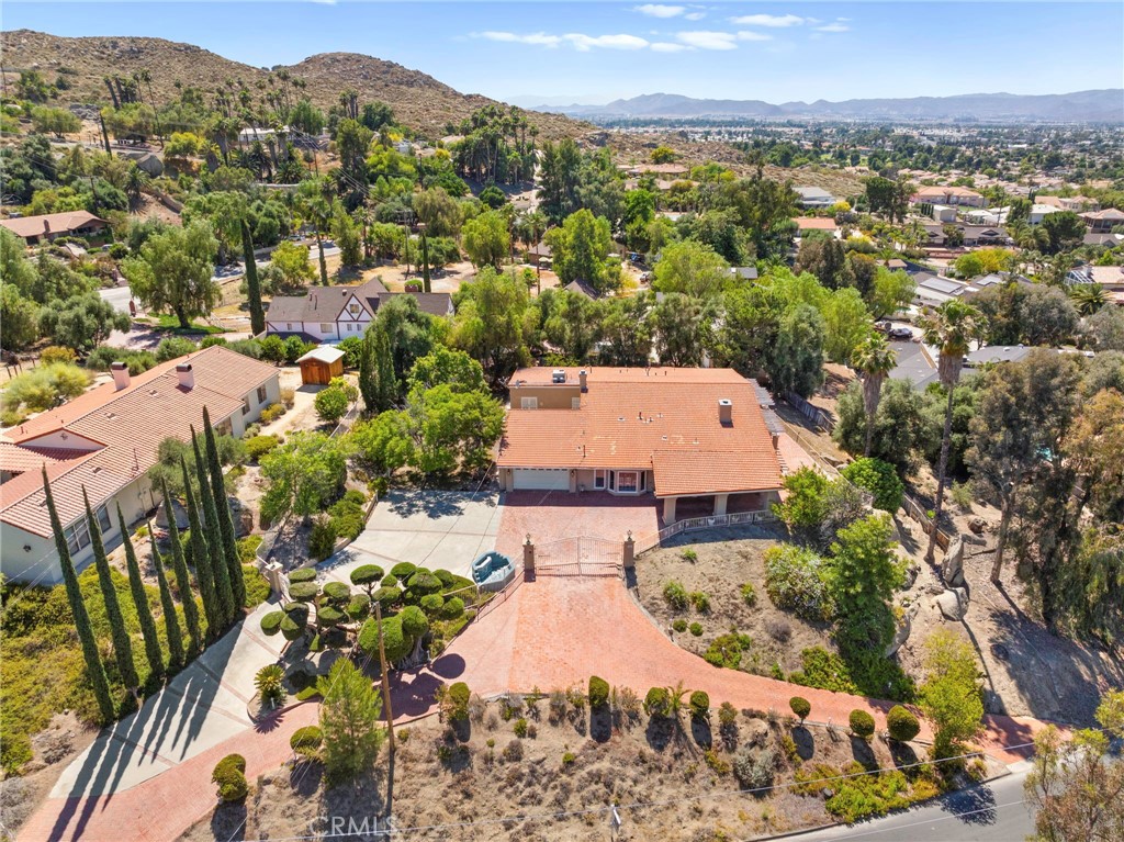 Hemet, California, 92544, United States, 5 Bedrooms Bedrooms, ,4 BathroomsBathrooms,Residential,For Sale,1896645
