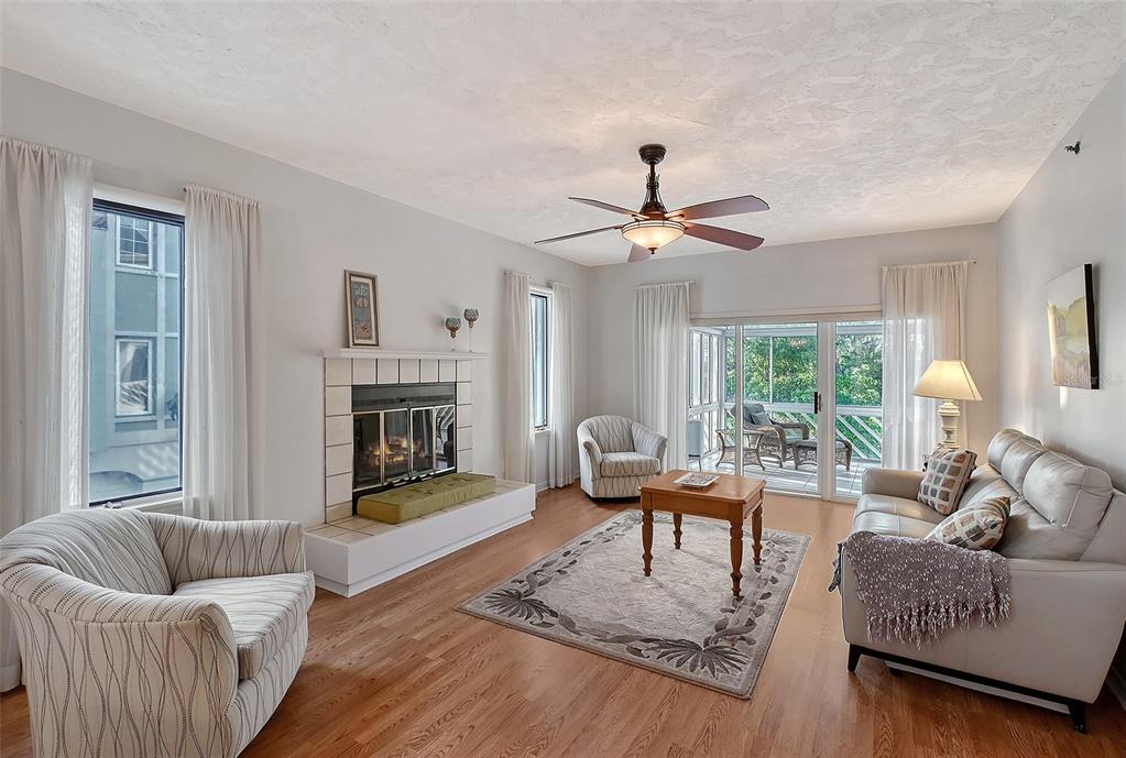 Bradenton, Florida, 34210, United States, 2 Bedrooms Bedrooms, ,3 BathroomsBathrooms,Residential,For Sale,1793424