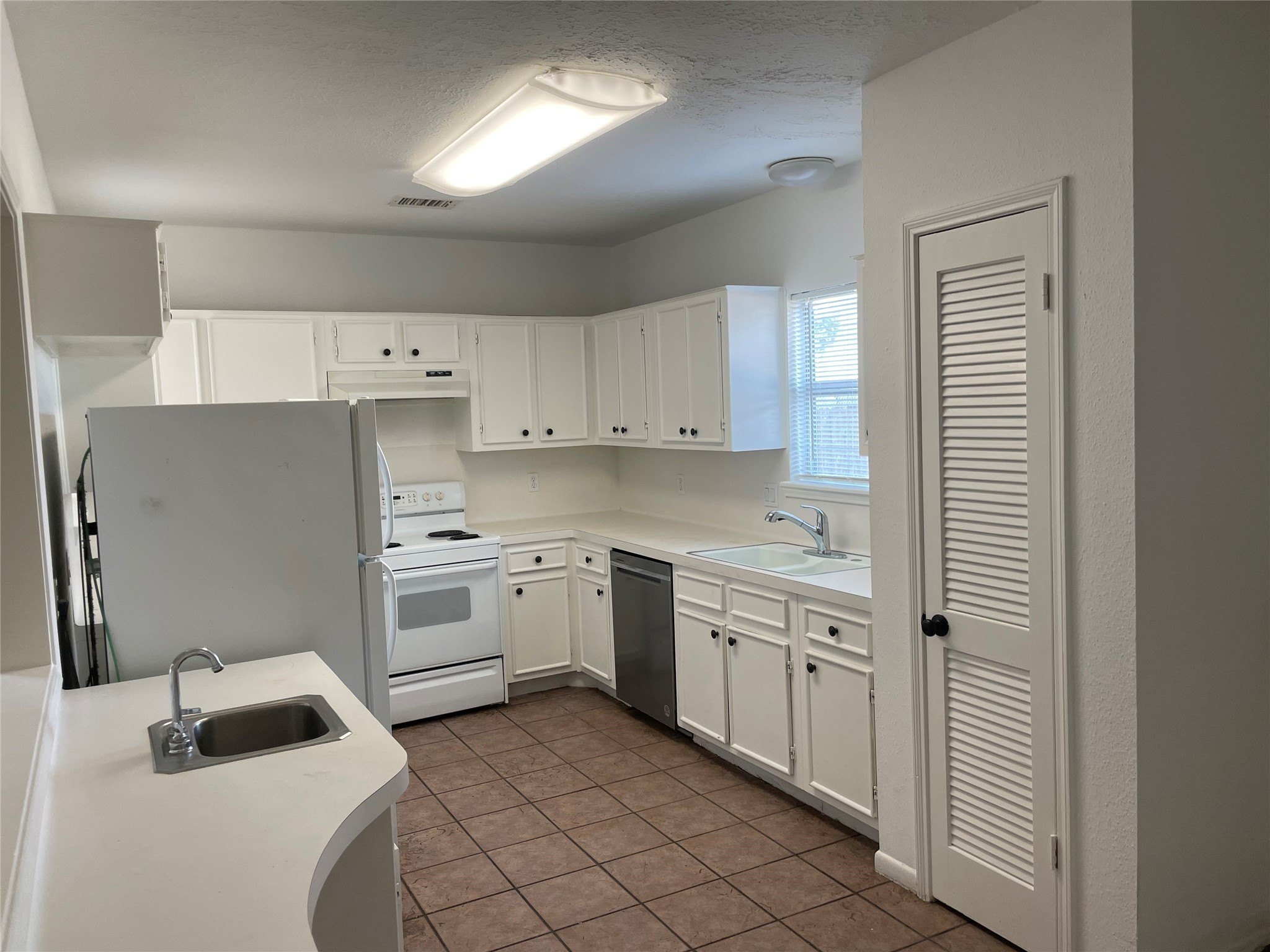 Houston, Texas, 77057, United States, 3 Bedrooms Bedrooms, ,3 BathroomsBathrooms,Residential,For Sale,1921662