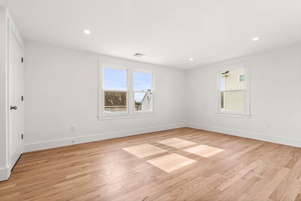Boston, Massachusetts, 02132, United States, 3 Bedrooms Bedrooms, ,2 BathroomsBathrooms,Residential,For Sale,1898470
