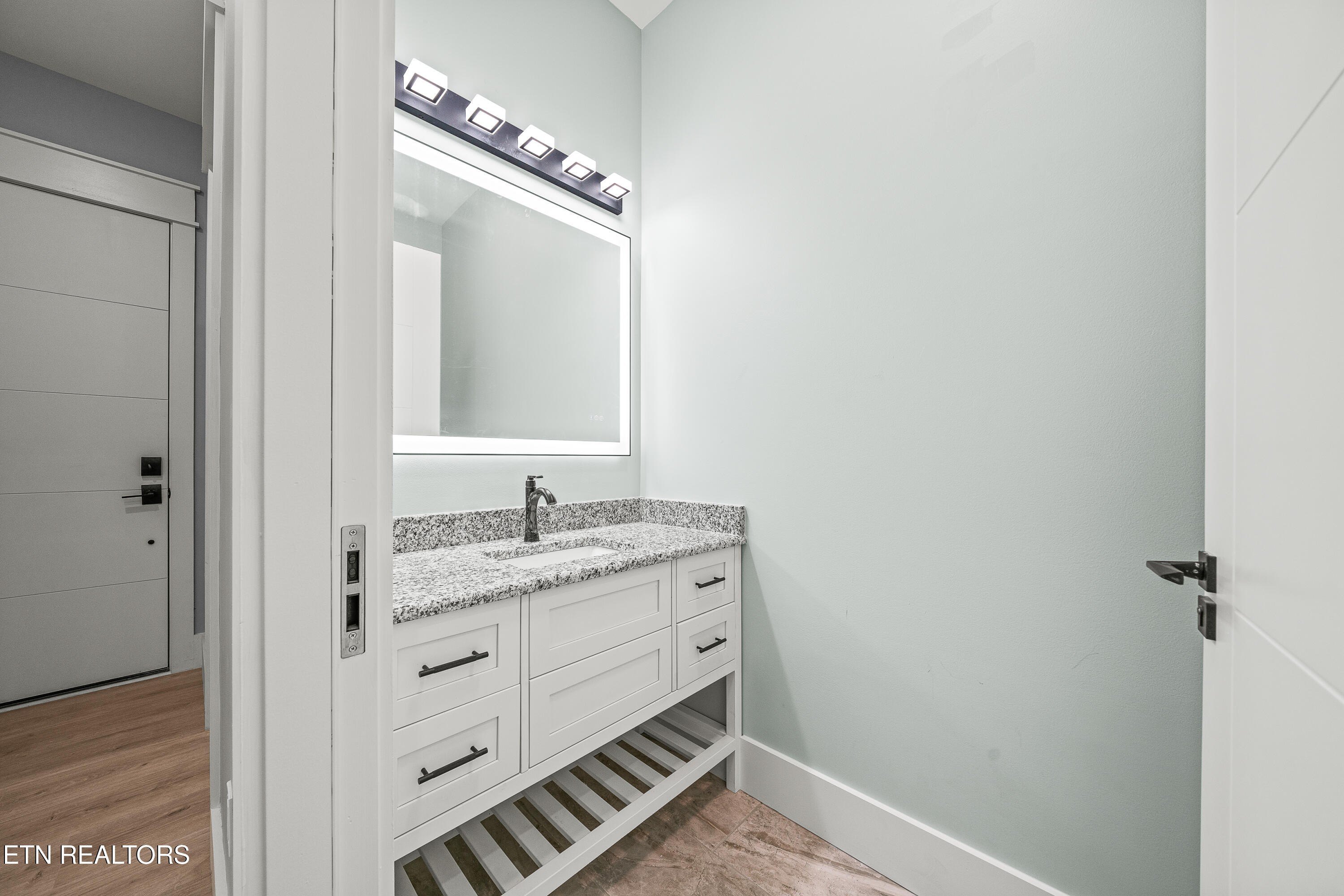 Crossville, Tennessee, 38555, United States, 4 Bedrooms Bedrooms, ,5 BathroomsBathrooms,Residential,For Sale,1977925