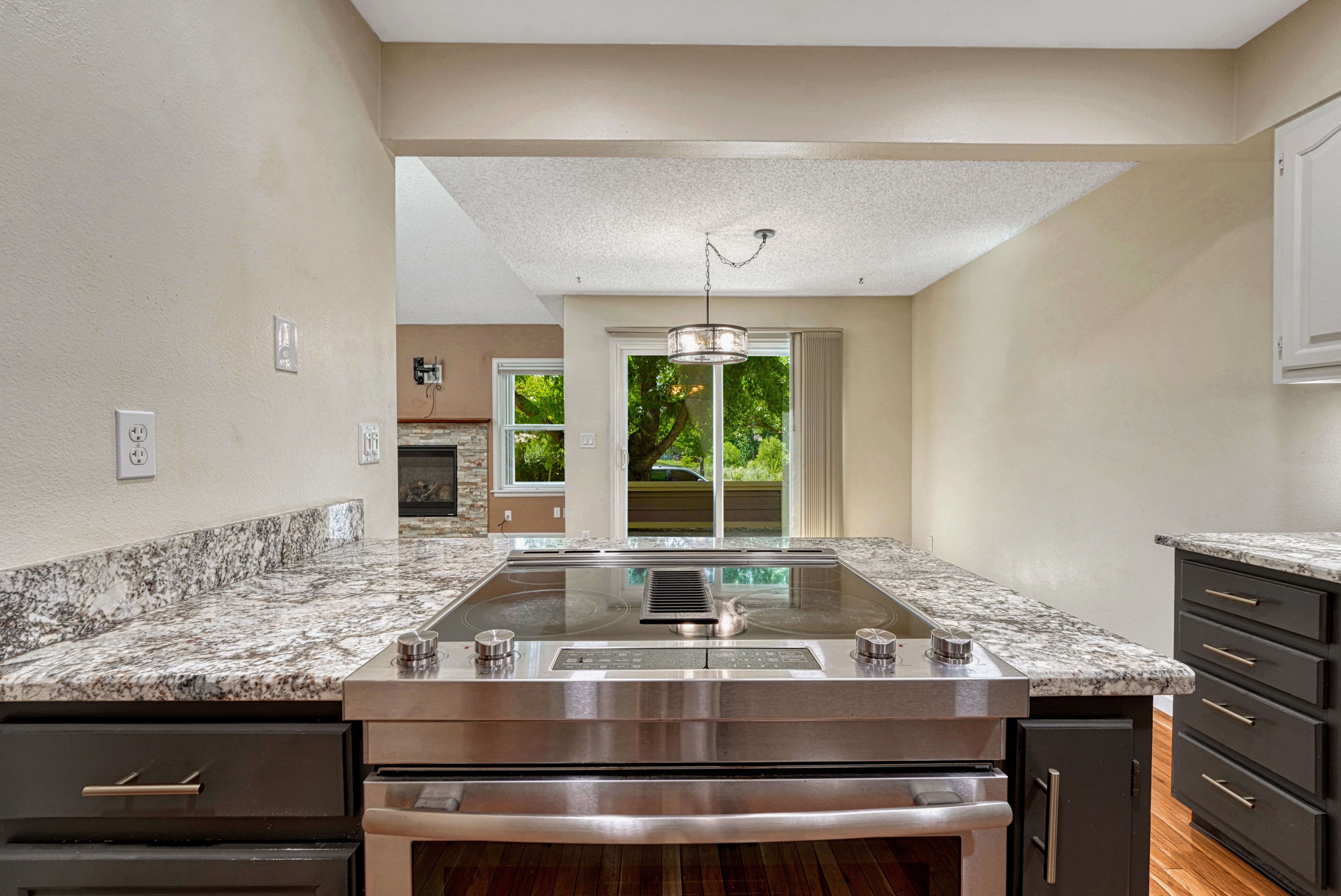  Rockrimmon Townhome with Trail Access & Private Patio - 物件實景