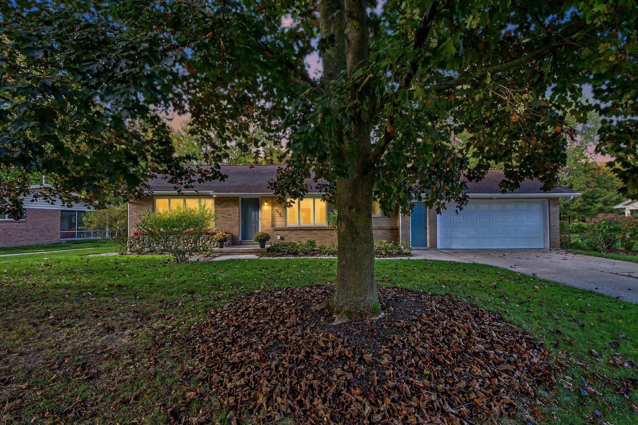 Paradise Lake Dr, Grand Rapids, MI 49546