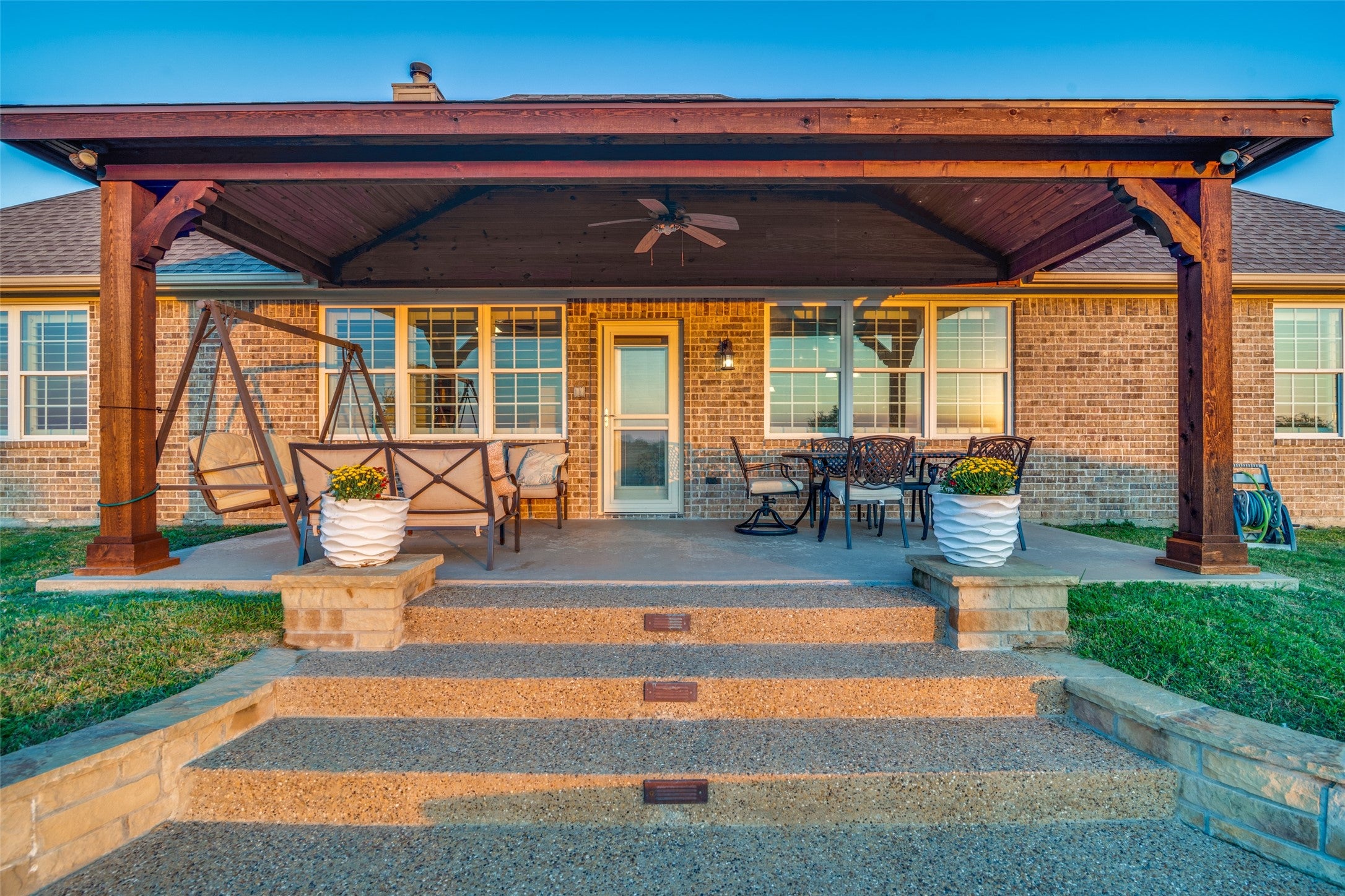 Oak Ridge, Texas, 75142, United States, 3 Bedrooms Bedrooms, ,3 BathroomsBathrooms,Residential,For Sale,1976084