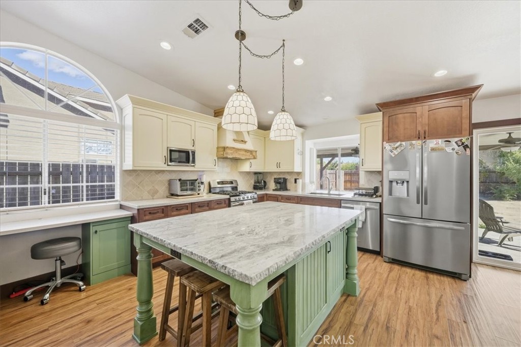 Lake Elsinore, California, 92530, United States, 3 Bedrooms Bedrooms, ,2 BathroomsBathrooms,Residential,For Sale,1977522