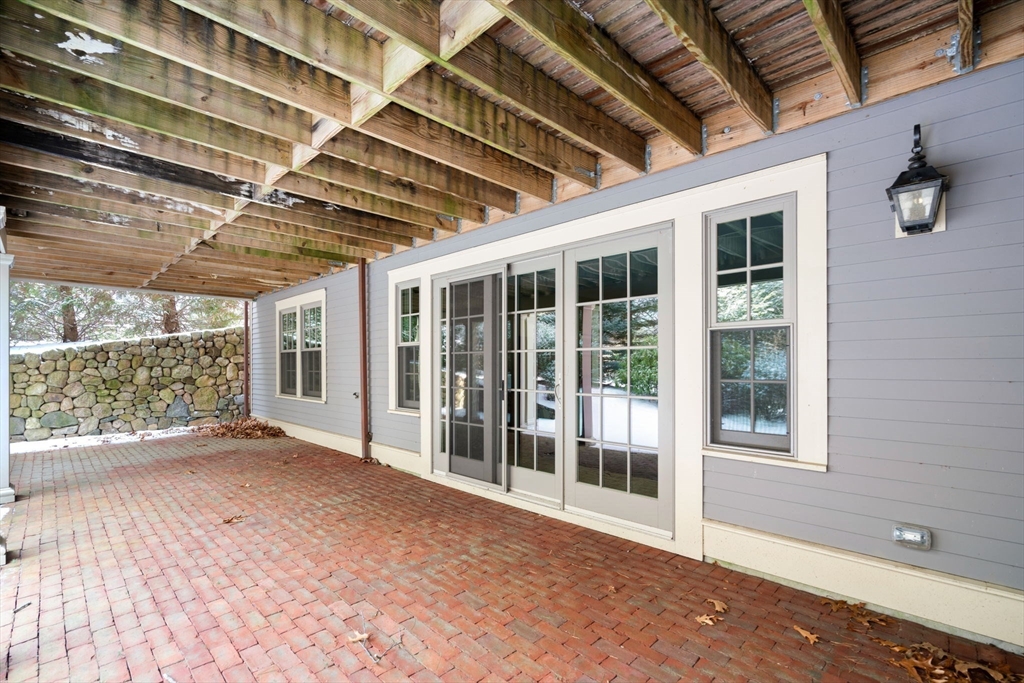 Weston, Massachusetts, 02493, United States, 3 Bedrooms Bedrooms, ,5 BathroomsBathrooms,Residential,For Sale,1941608