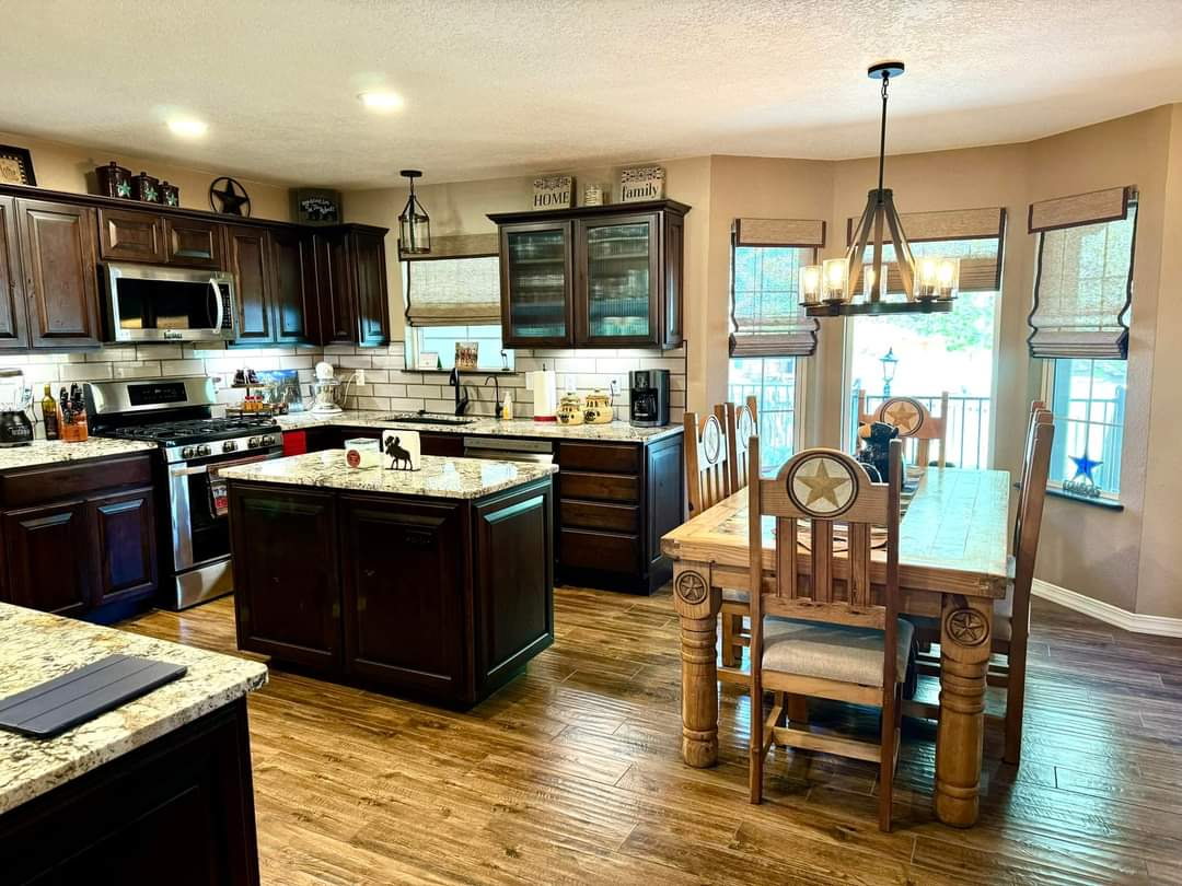 Ruidoso, New Mexico, 88345, United States, 3 Bedrooms Bedrooms, ,2 BathroomsBathrooms,Residential,For Sale,1998115