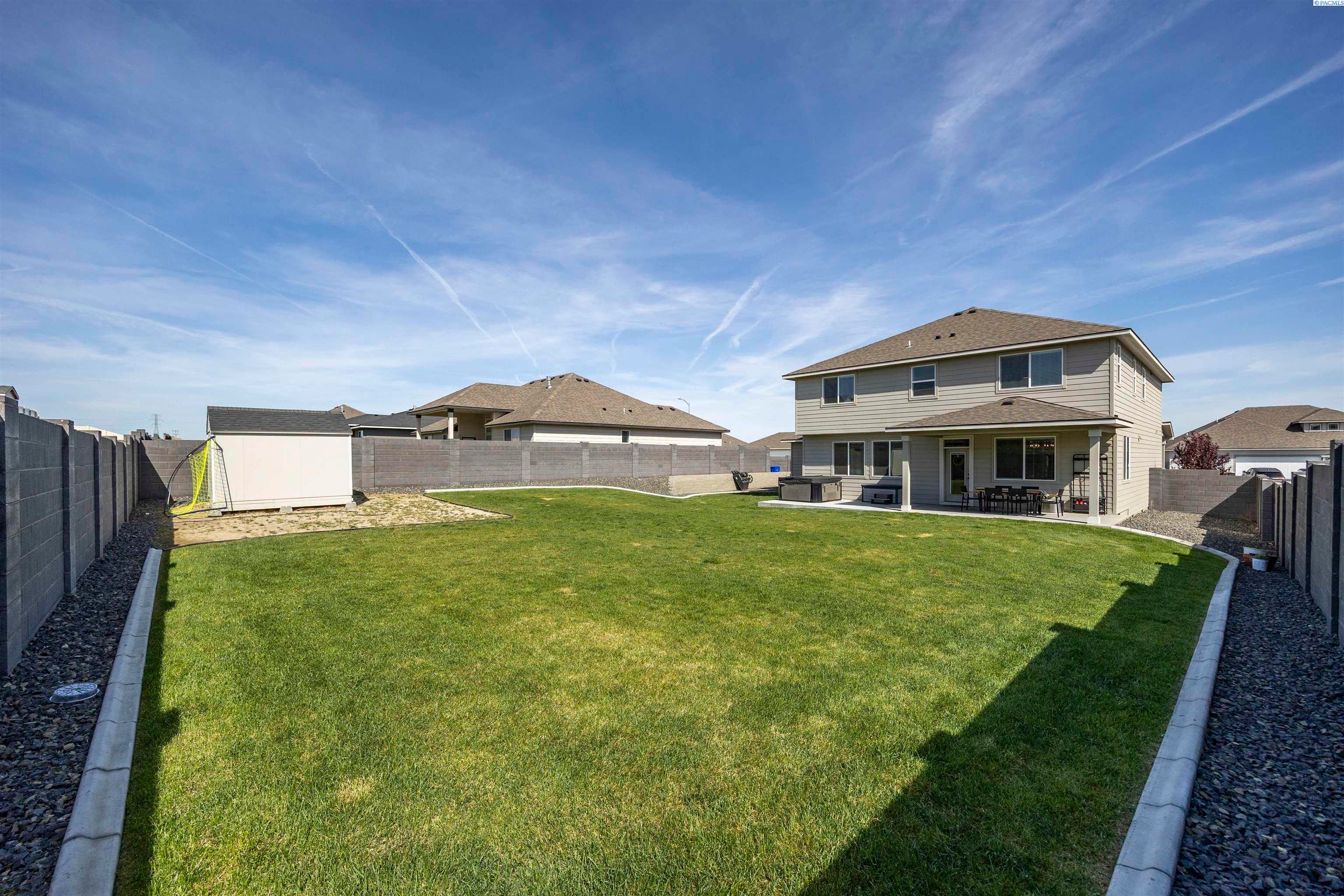 Kennewick, Washington, 99338, United States, 5 Bedrooms Bedrooms, ,3 BathroomsBathrooms,Residential,For Sale,1984207