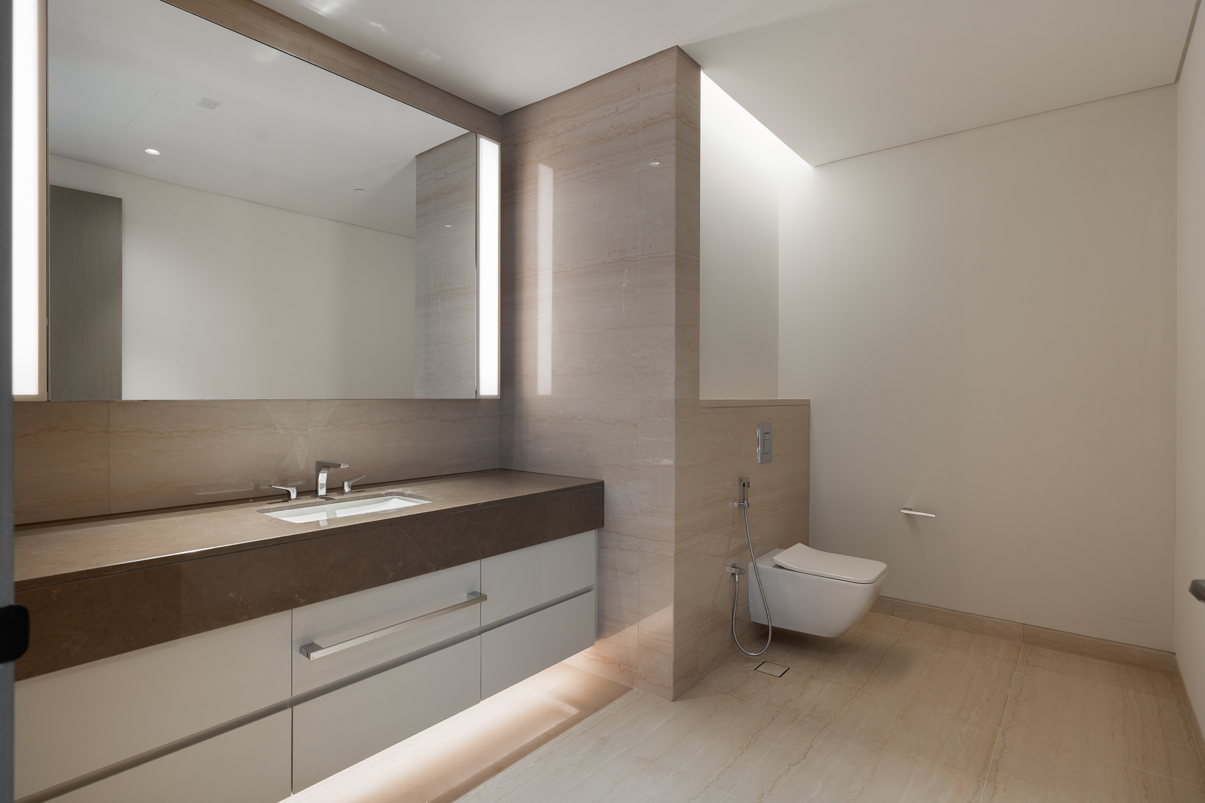 Half-Floor Penthouse in Downtown’s Opera District - 物件實景
