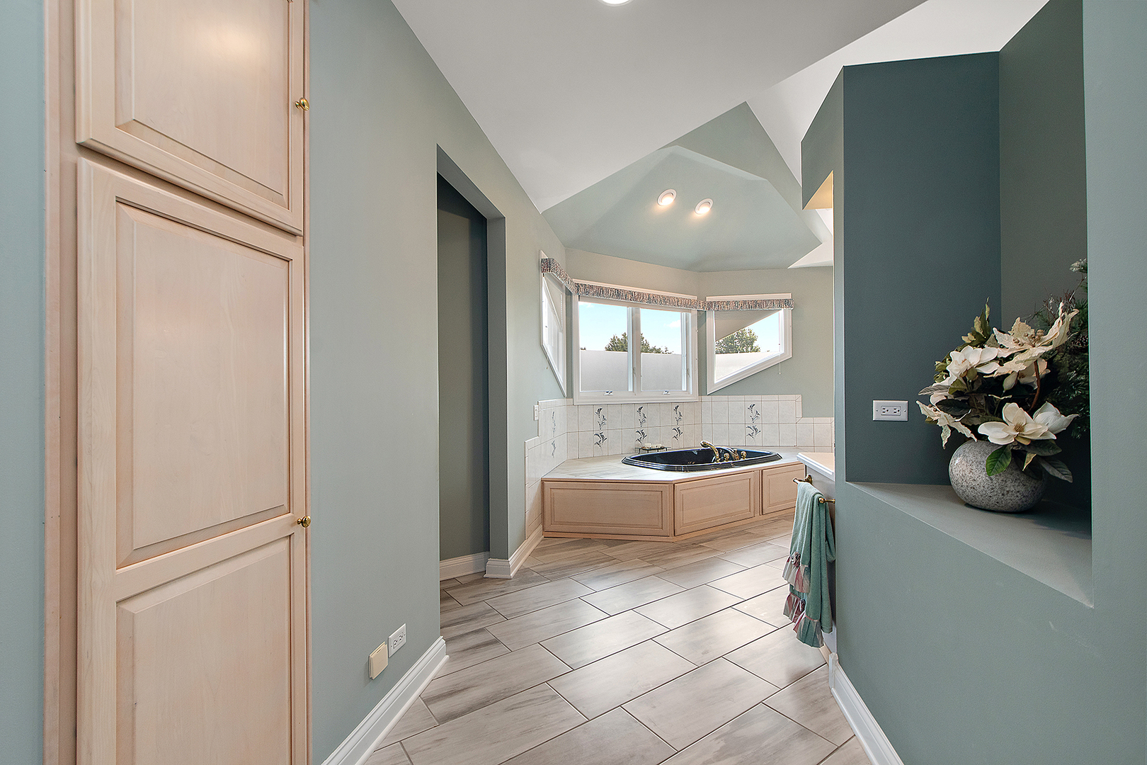 Orland Park, Illinois, 60467, United States, 5 Bedrooms Bedrooms, ,6 BathroomsBathrooms,Residential,For Sale,1914304