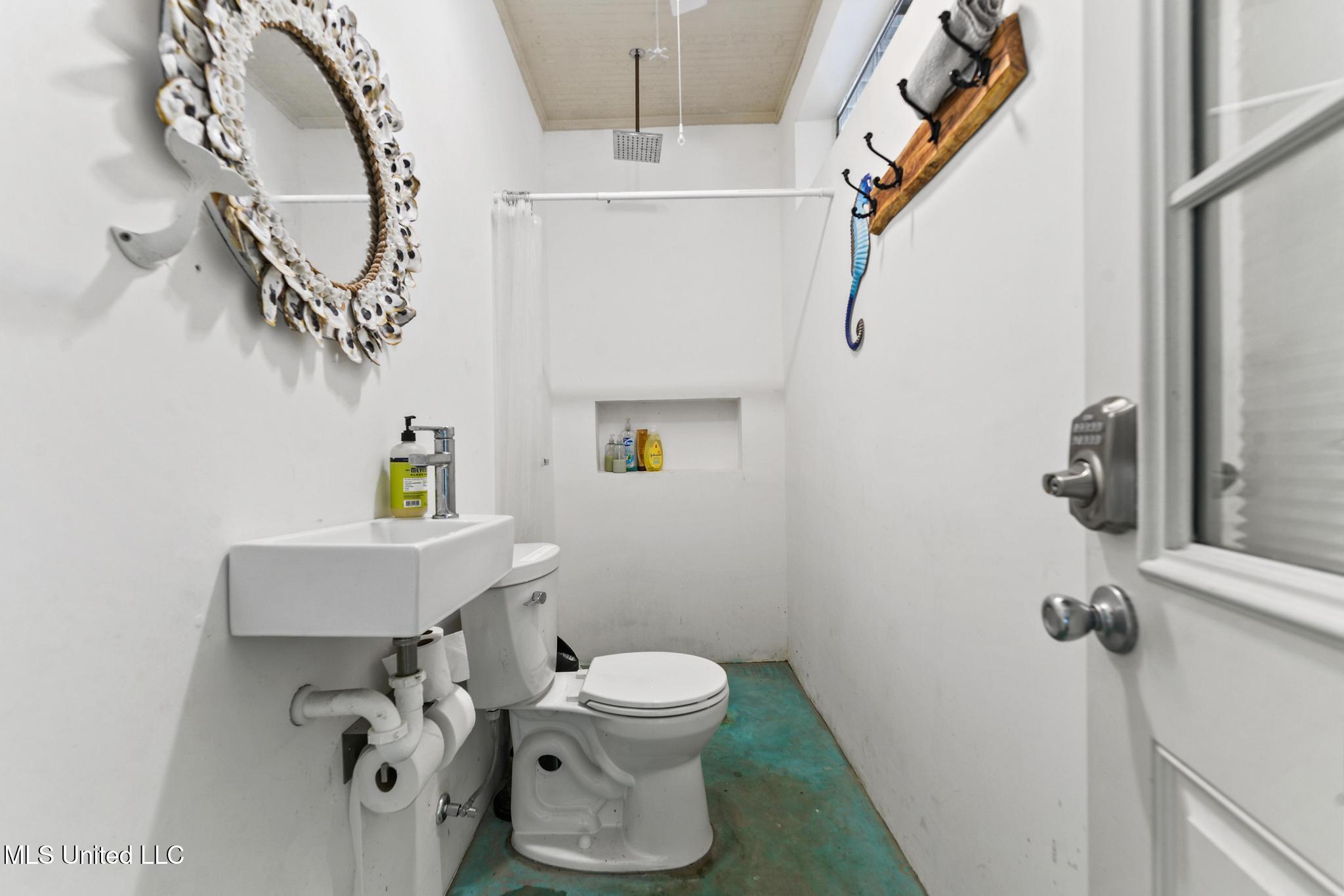 Pass Christian, Mississippi, 39571, United States, 5 Bedrooms Bedrooms, ,7 BathroomsBathrooms,Residential,For Sale,1989157