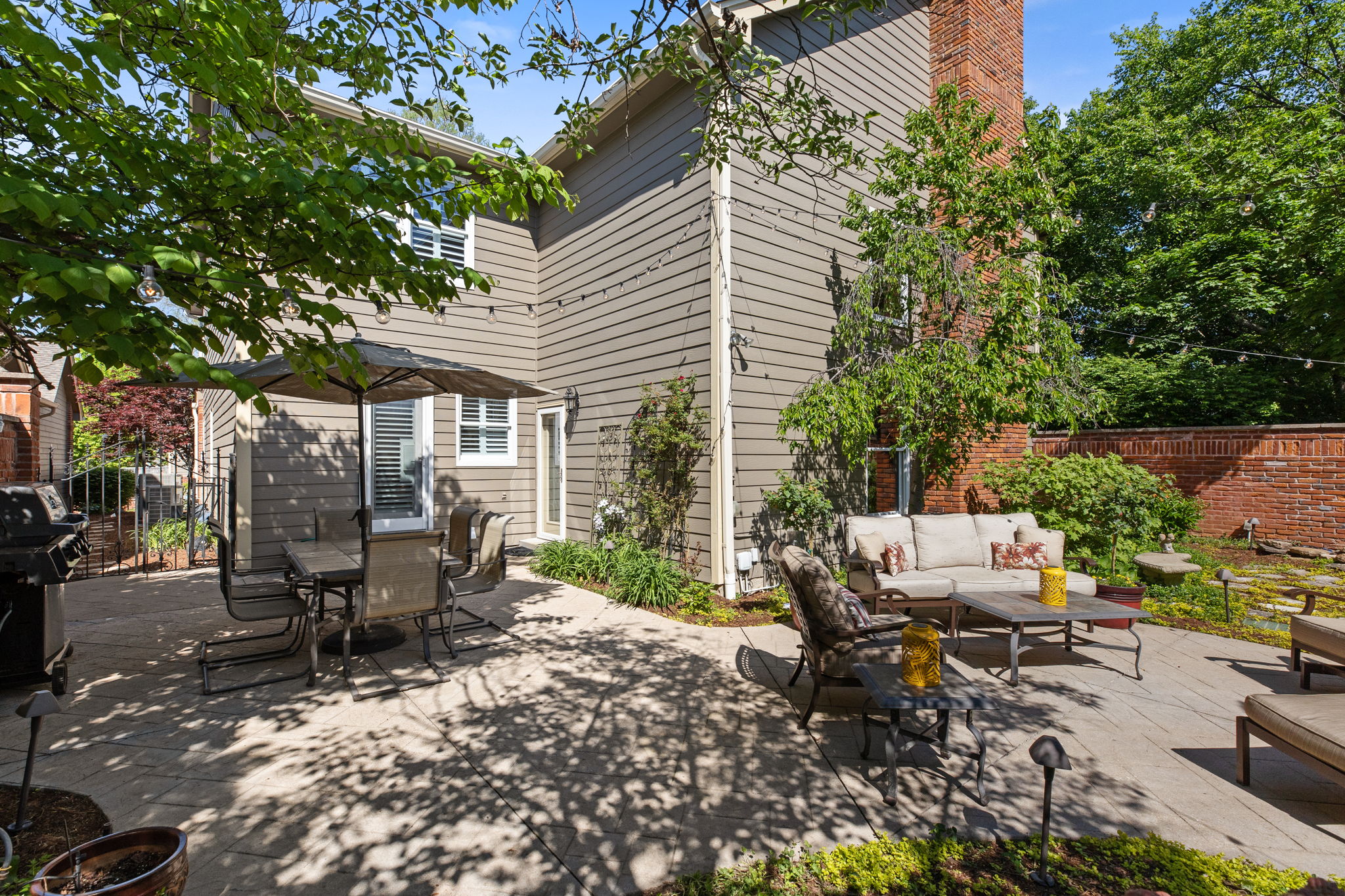  Stunning Cedar Springs Townhome with Modern Updates and Spacious Living - 物件實景