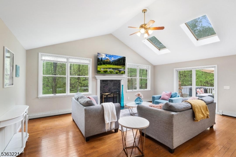 Hampton Twp., New Jersey, 07860, United States, 5 Bedrooms Bedrooms, ,3 BathroomsBathrooms,Residential,For Sale,1847031