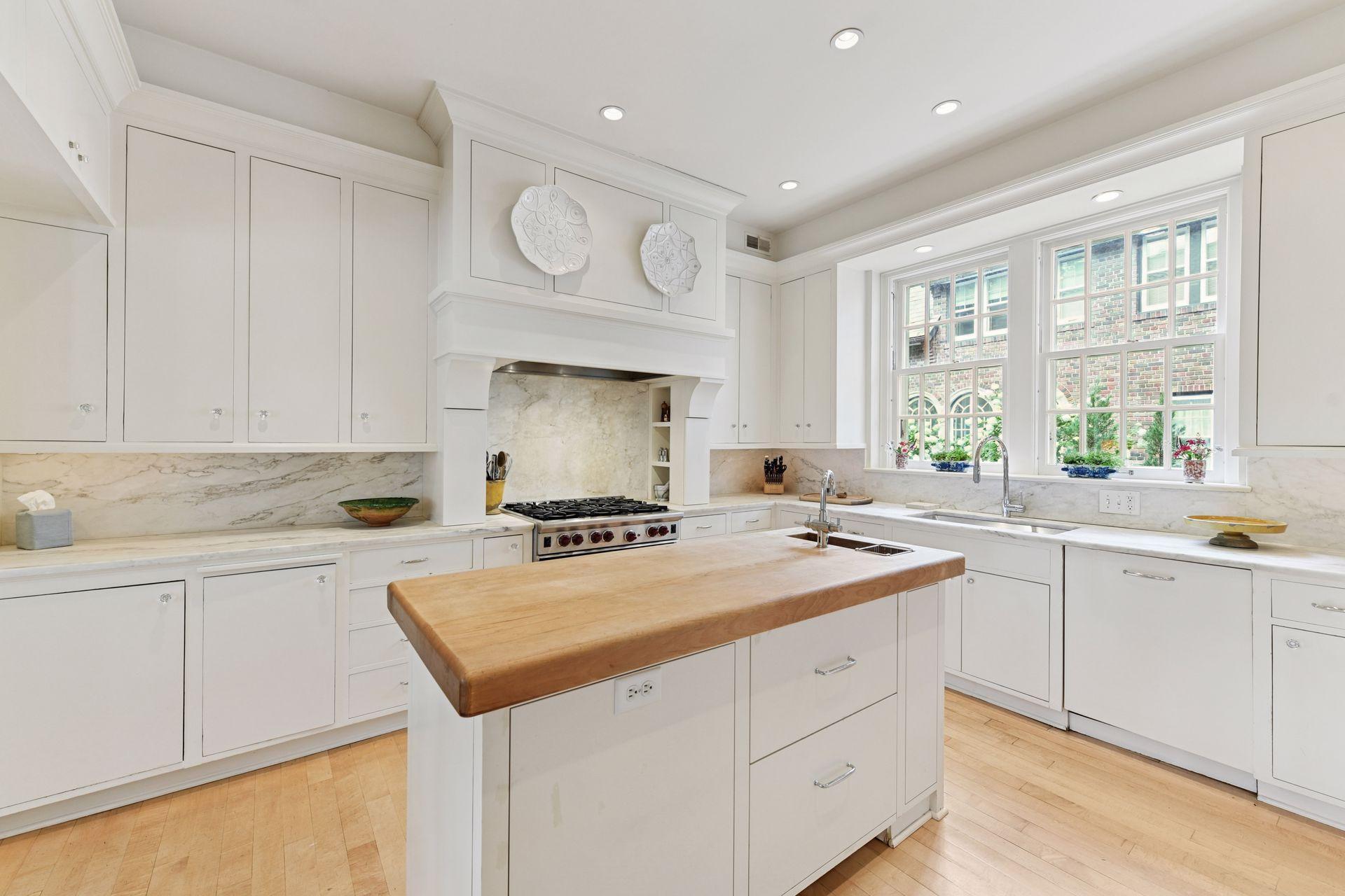 Minneapolis, Minnesota, 55405, United States, 5 Bedrooms Bedrooms, ,4 BathroomsBathrooms,Residential,For Sale,1989086