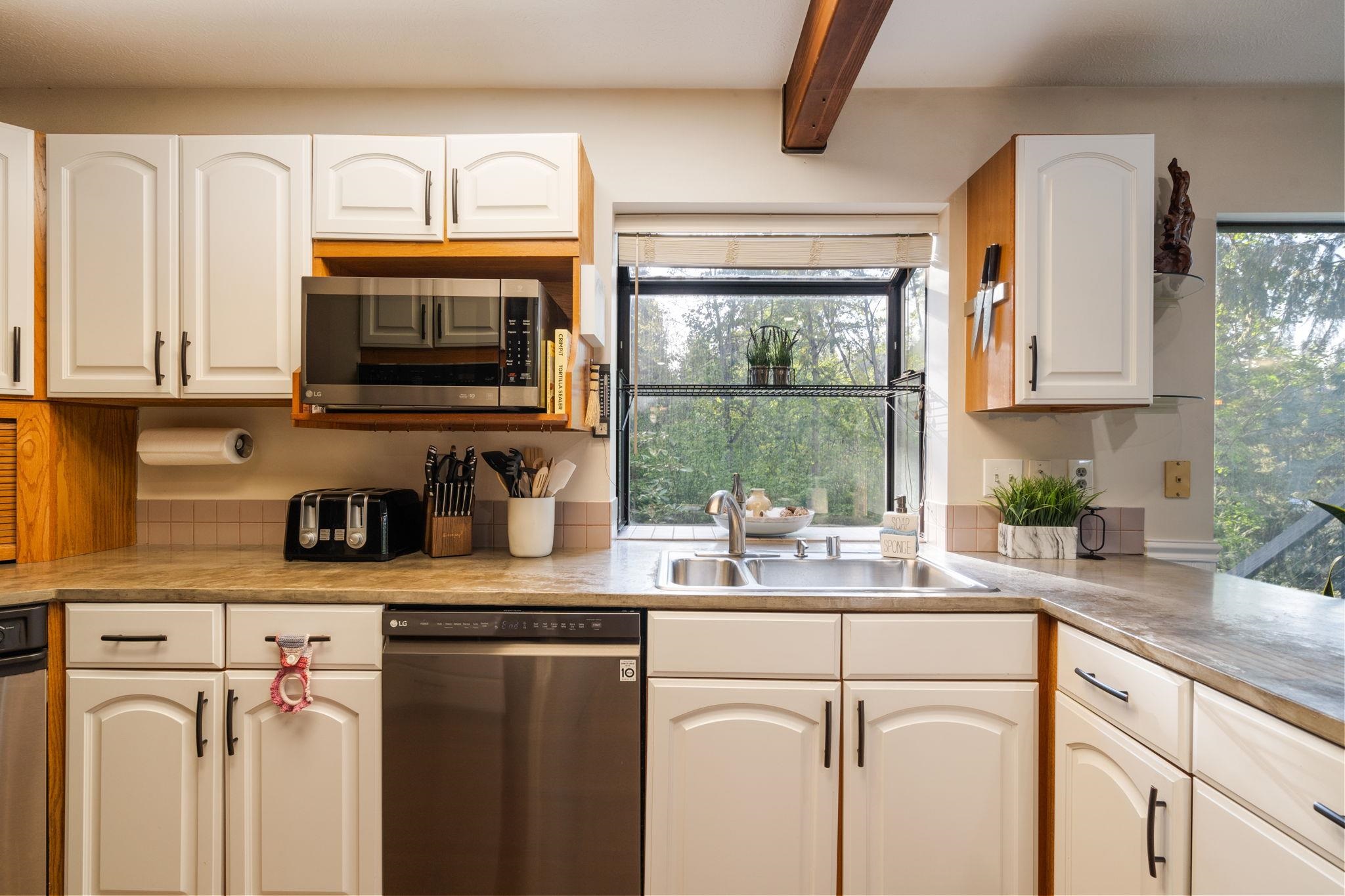 Newman Lake, Washington, 99025, United States, 4 Bedrooms Bedrooms, ,3 BathroomsBathrooms,Residential,For Sale,1802678