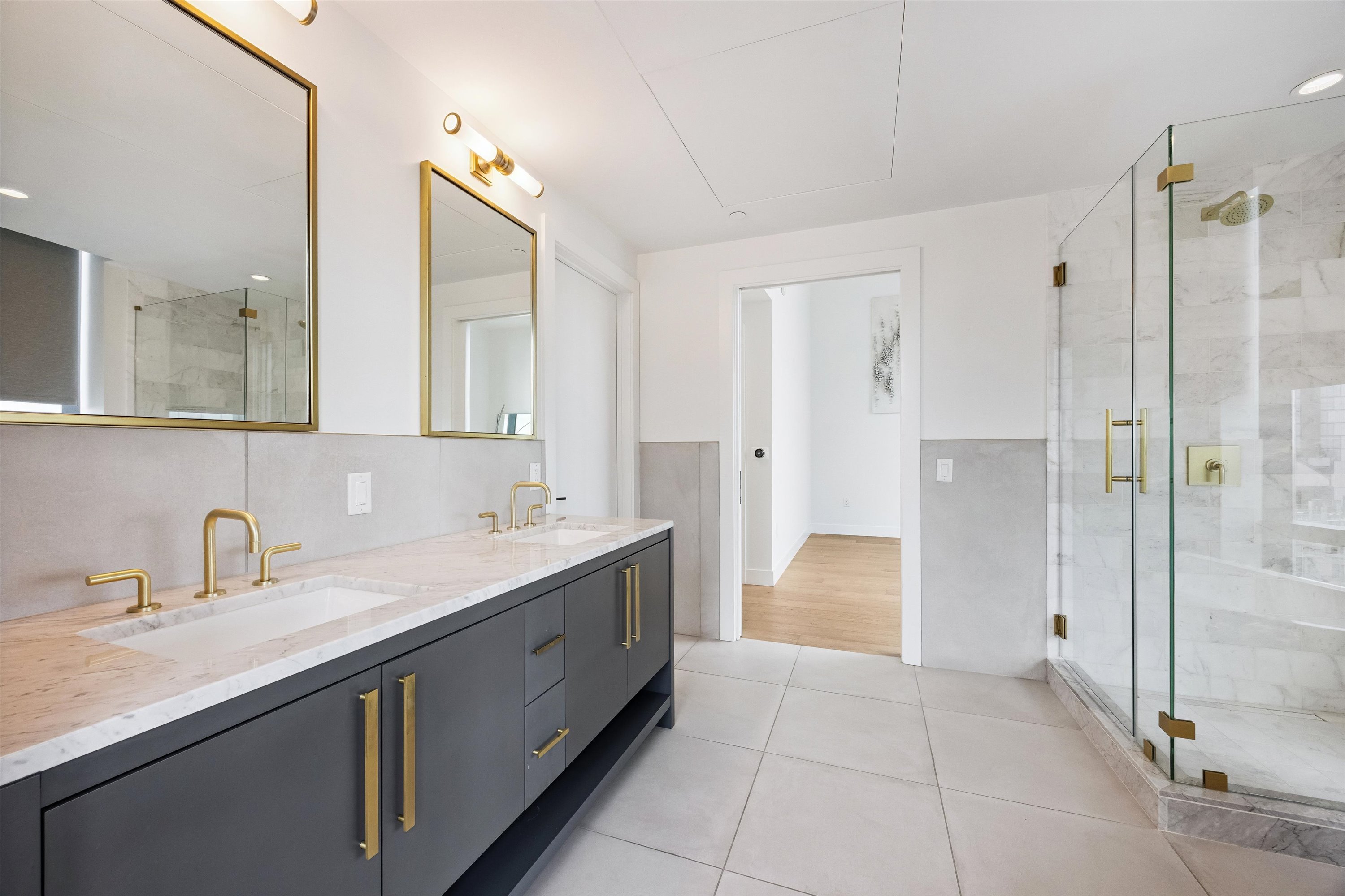  Lake View 2 Bedroom Condo with Flex Space at 70 Rainey - 物件實景