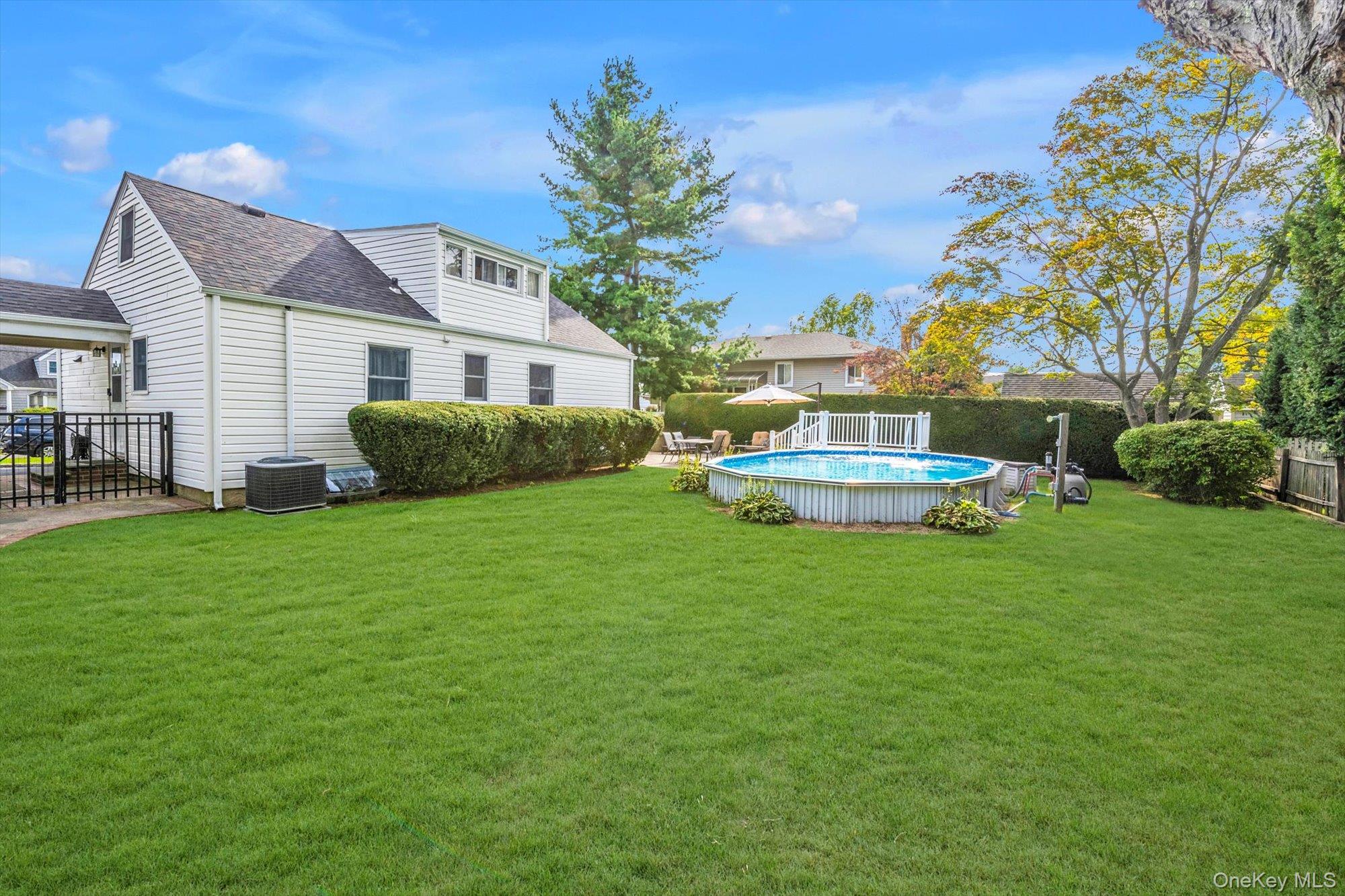 Hicksville, New York, 11801, United States, 3 Bedrooms Bedrooms, ,2 BathroomsBathrooms,Residential,For Sale,1950736