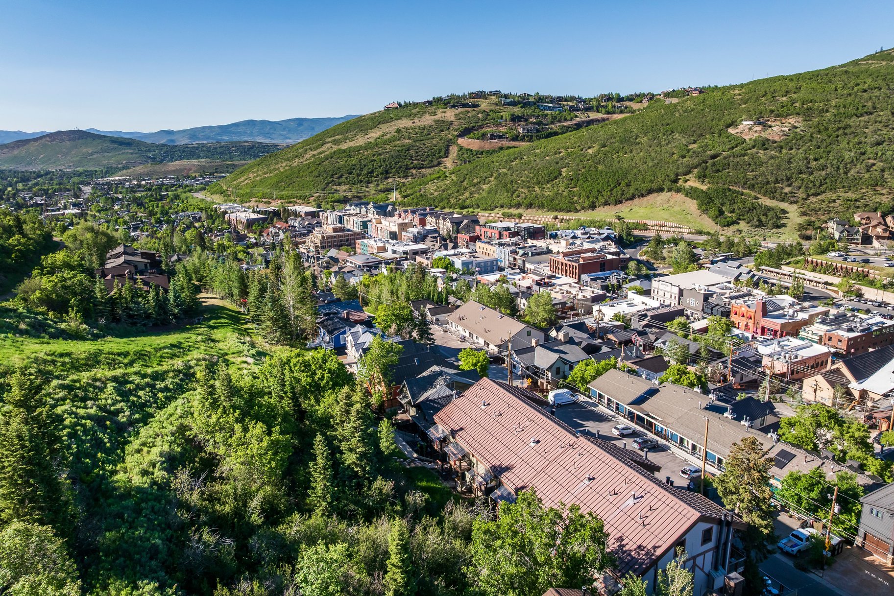  Fully Reimagined Ski-In/Ski-Out Condo — Smart Home Features - 物件實景
