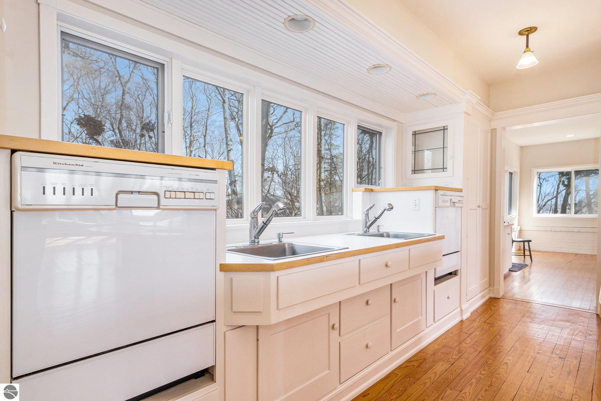 Frankfort, Michigan, 49635-9746, United States, 7 Bedrooms Bedrooms, ,5 BathroomsBathrooms,Residential,For Sale,1975140