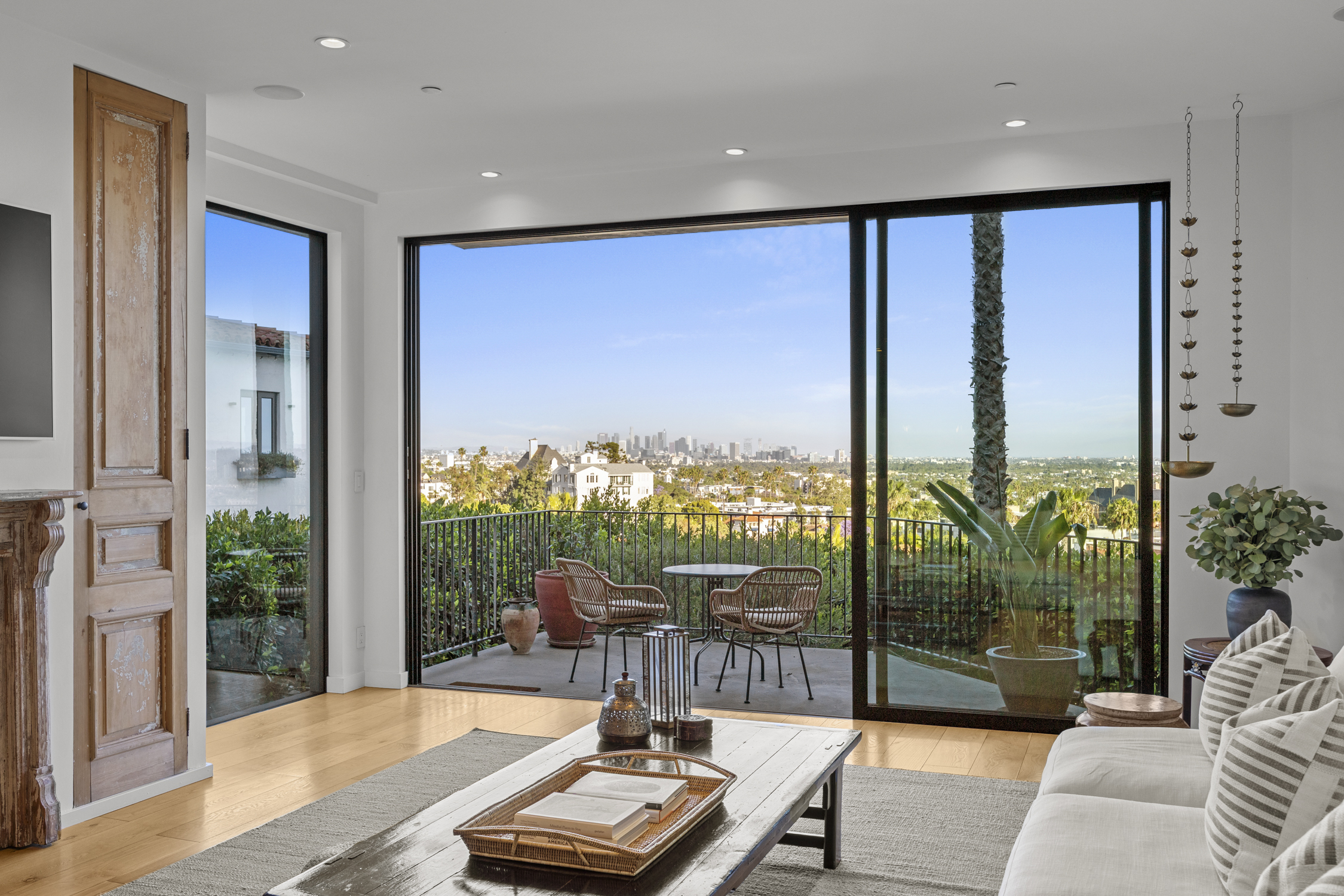  8241 Lincoln Terrace - 物件實景