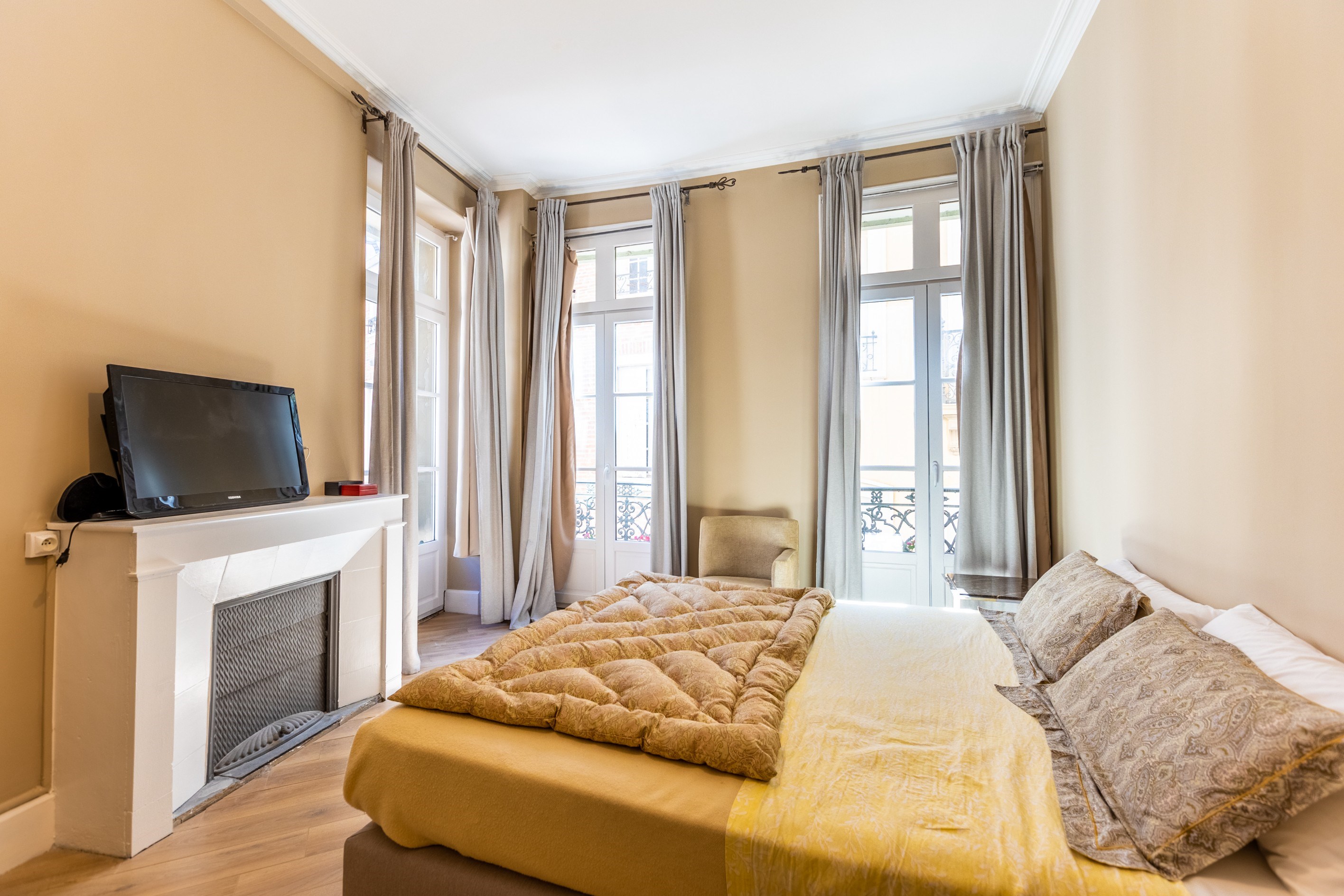  TOWN CENTRE: BEAUTIFUL RENOVATED PERIOD APARTMENT - 物件實景