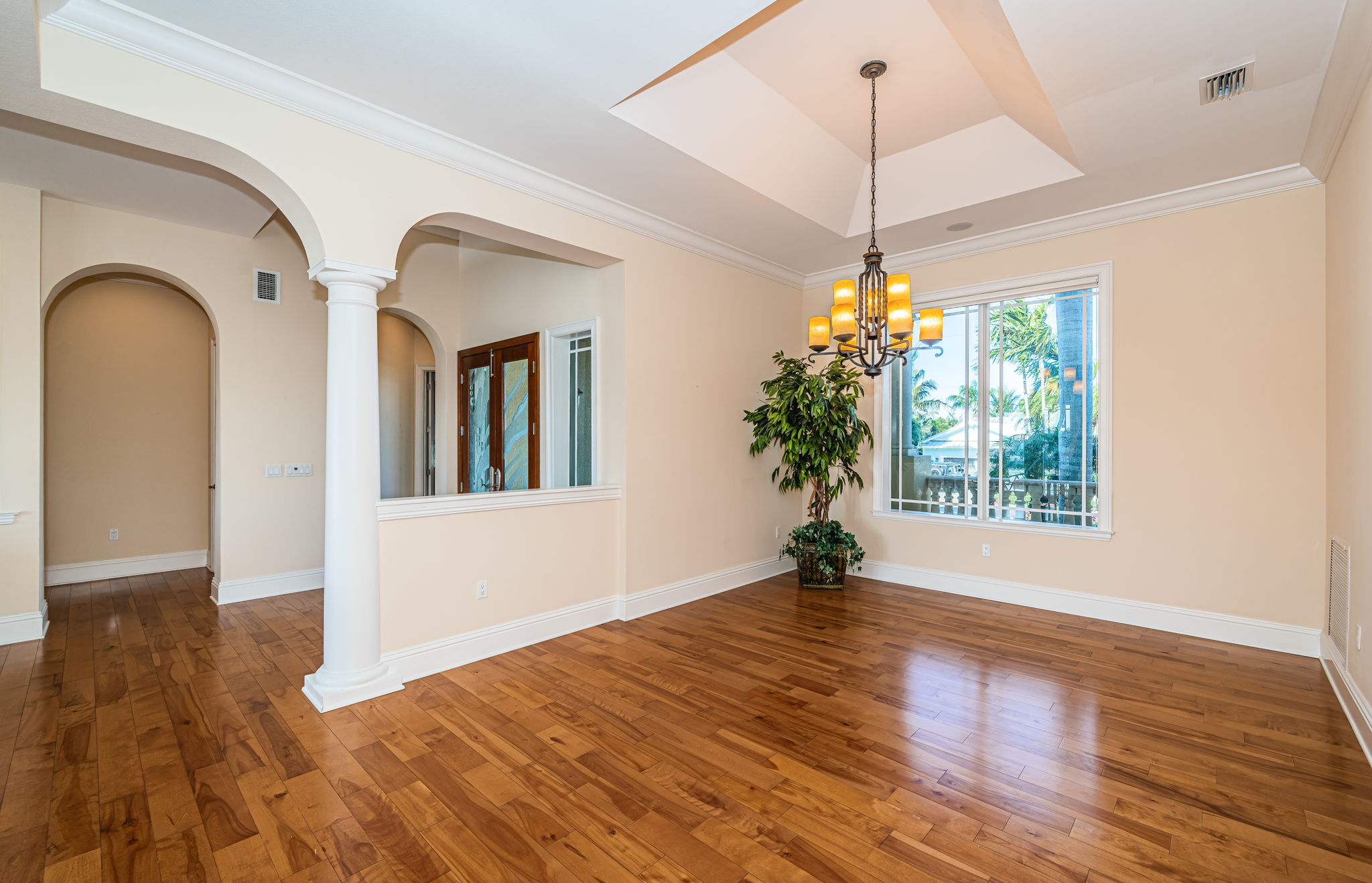 St Petersburg, Florida, 33707, United States, 5 Bedrooms Bedrooms, ,5 BathroomsBathrooms,Residential,For Sale,2006025