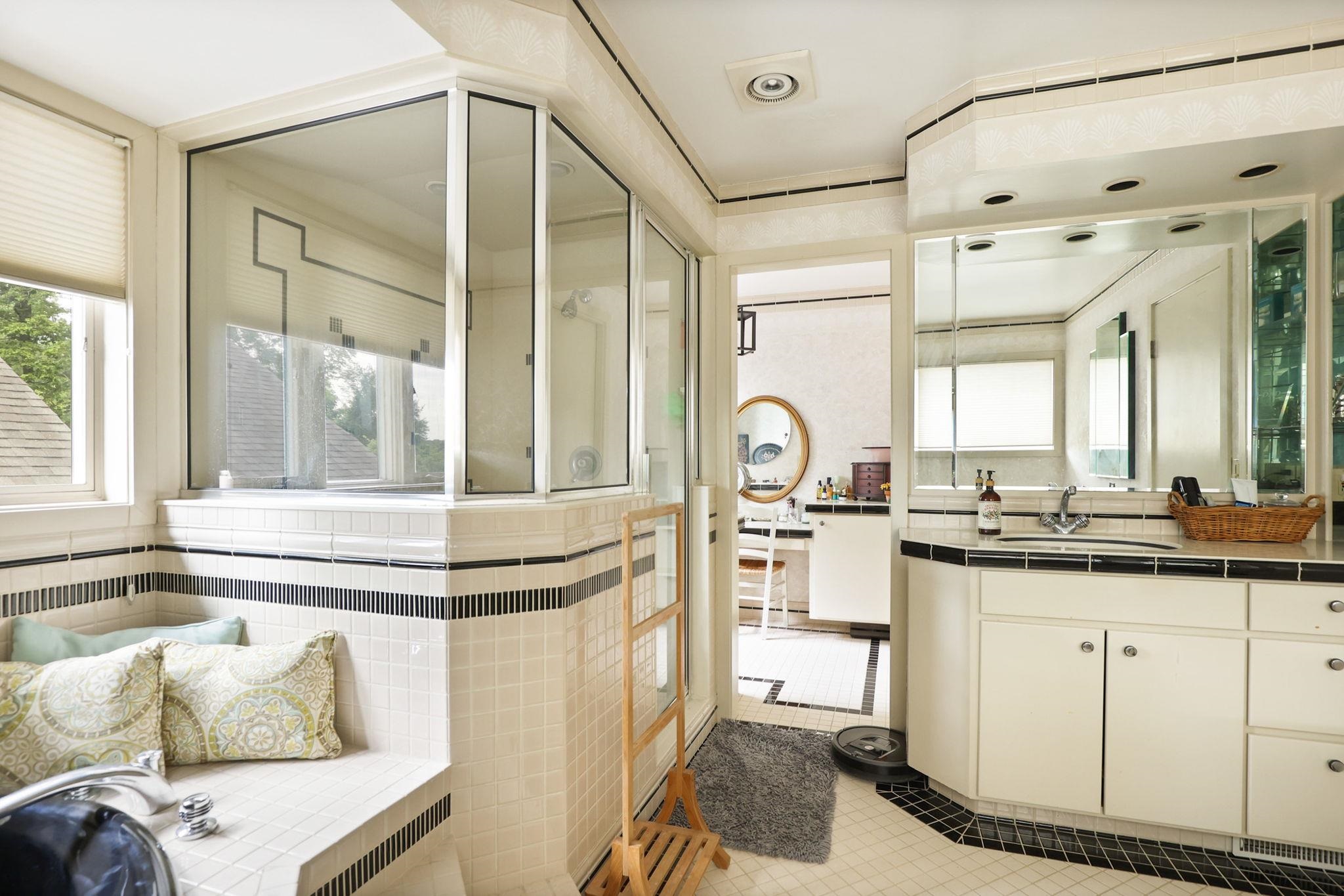 Vassar, Michigan, 49768, United States, 3 Bedrooms Bedrooms, ,4 BathroomsBathrooms,Residential,For Sale,1976339