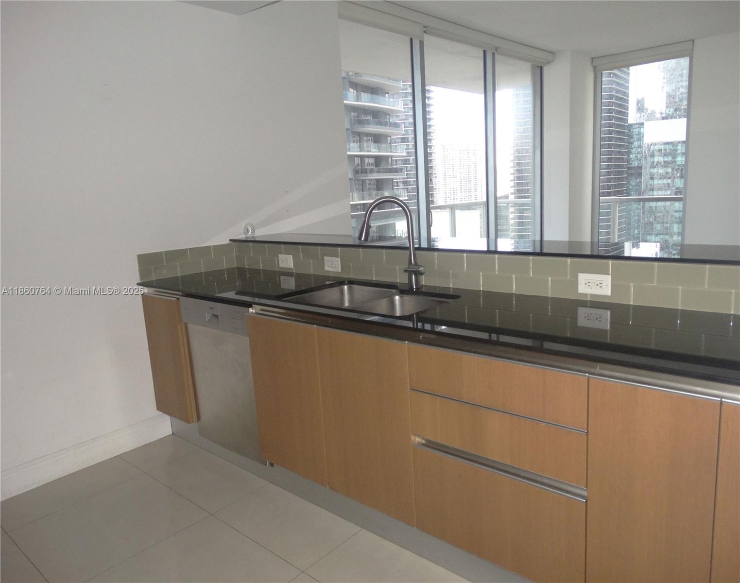 Miami, Florida, 33131, United States, 2 Bedrooms Bedrooms, ,3 BathroomsBathrooms,Residential,For Sale,1919526