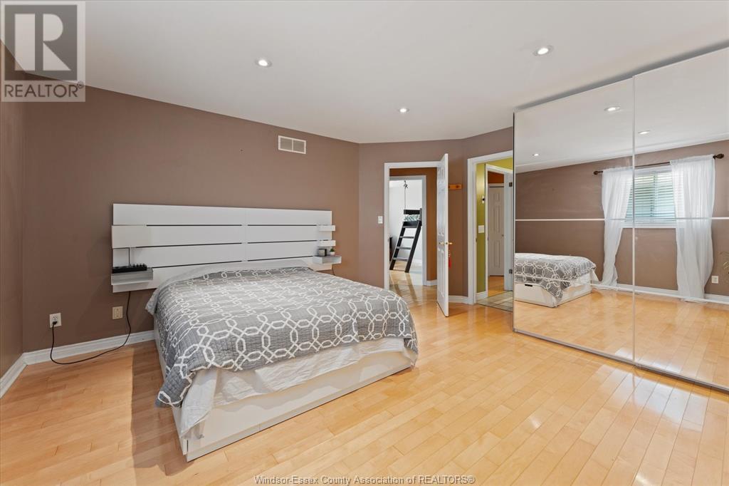 TECUMSEH, Ontario, N8N 4T1, CA, 5 Bedrooms Bedrooms, ,2 BathroomsBathrooms,Residential,For Sale,1902175