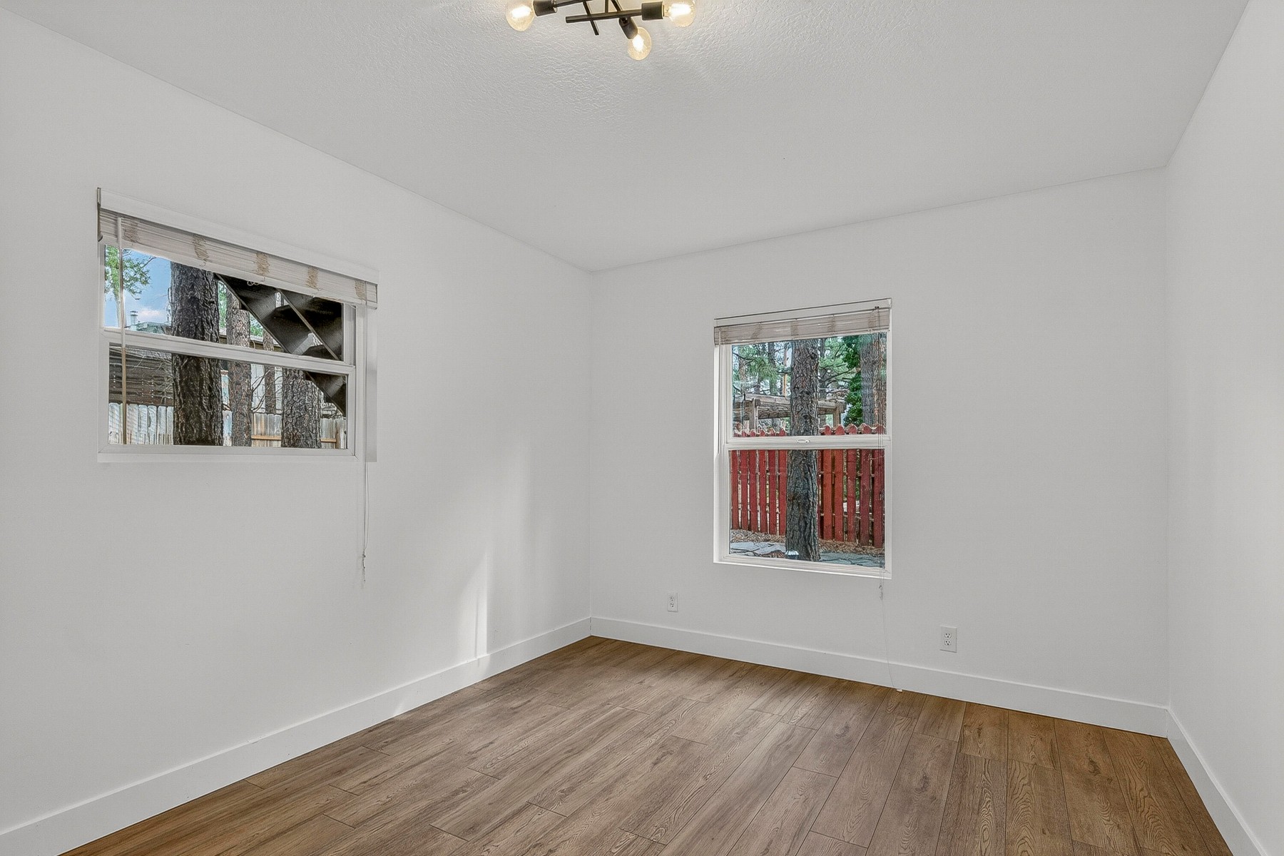  530 N Charles Road ¦Flagstaff, AZ - 物件實景