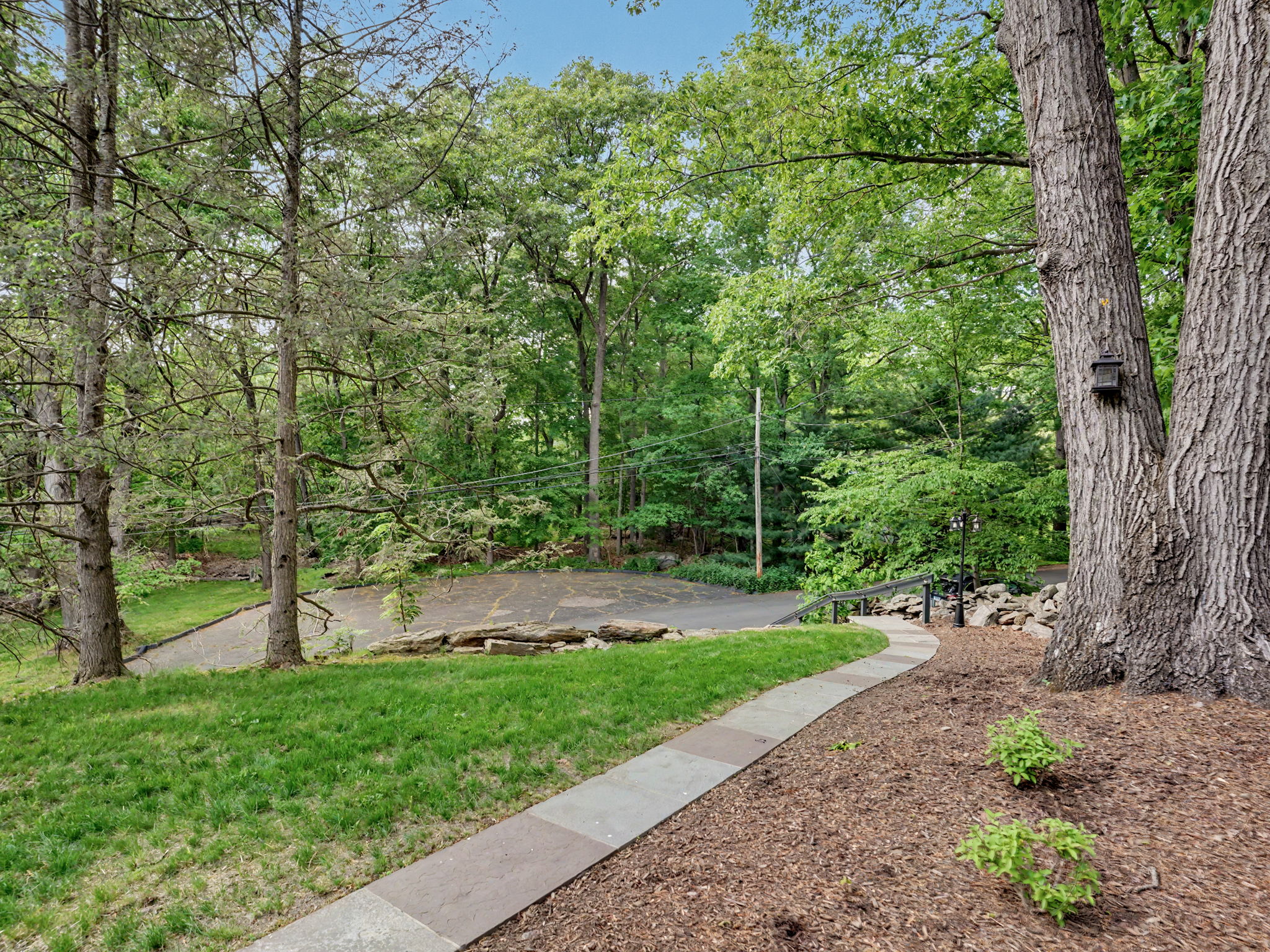  Hilltop Lake Hills Oasis with Renovated Chef