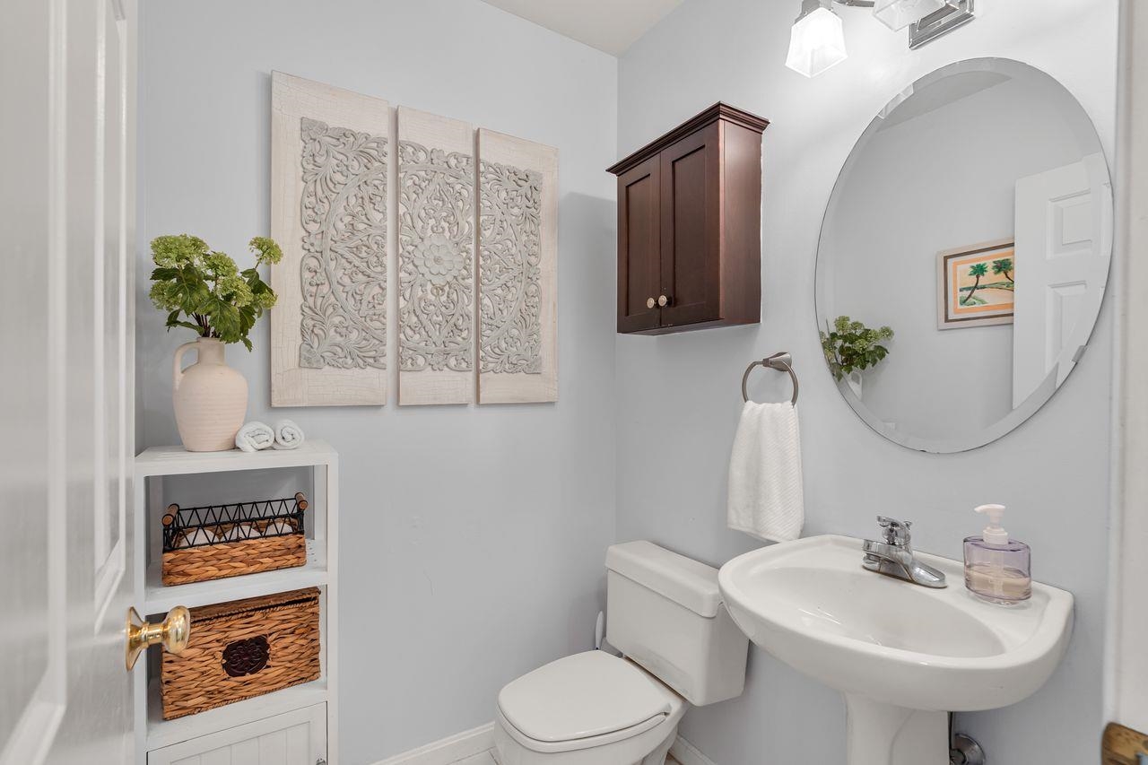 Exeter, New Hampshire, 03833, United States, 3 Bedrooms Bedrooms, ,2 BathroomsBathrooms,Residential,For Sale,1947077
