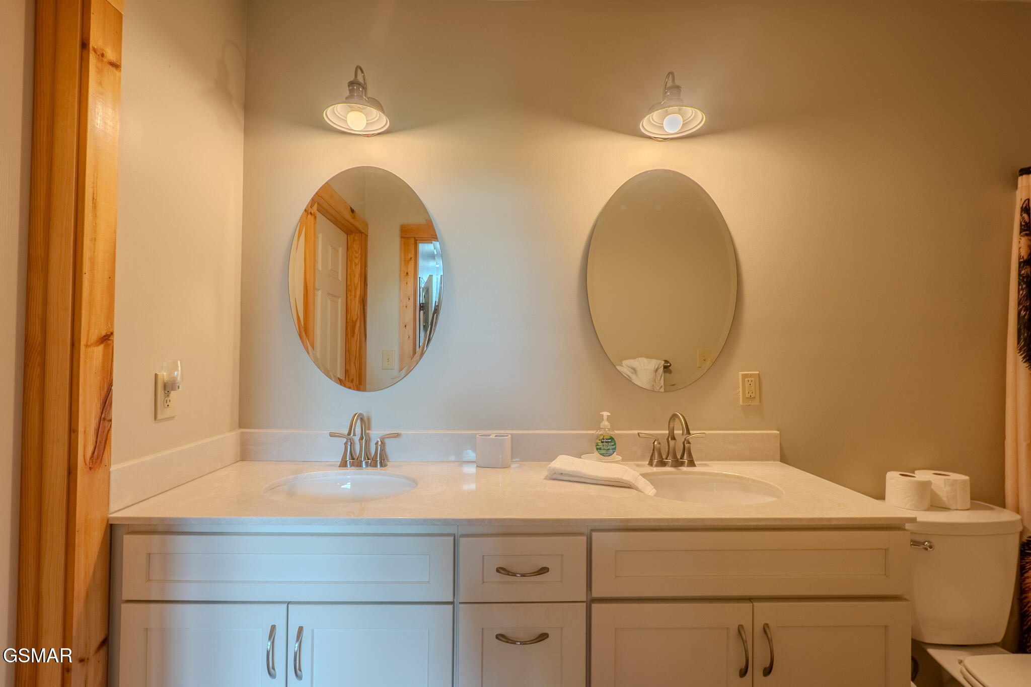 Gatlinburg, Tennessee, 37738, United States, 2 Bedrooms Bedrooms, ,2 BathroomsBathrooms,Residential,For Sale,1846238