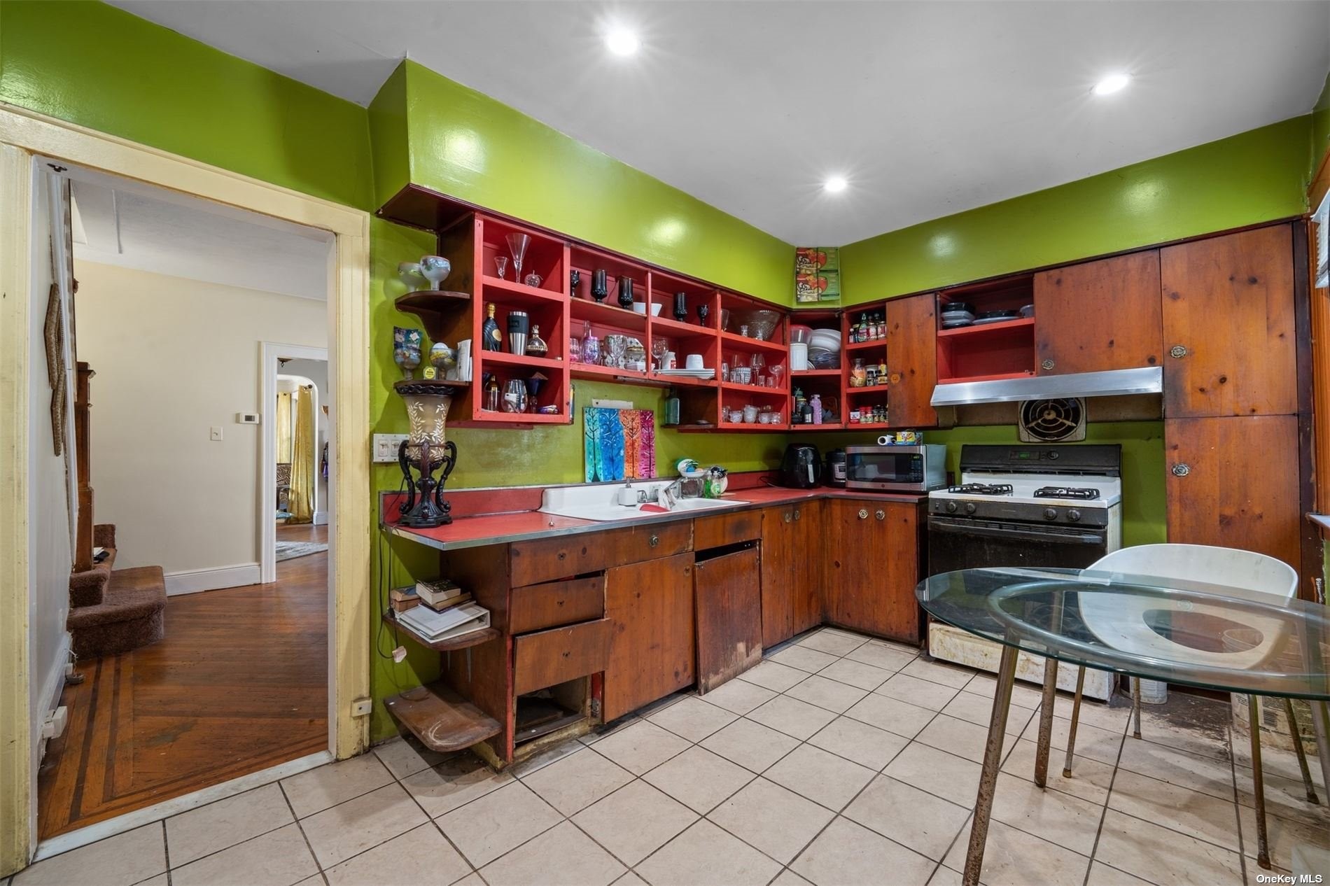 Hollis, New York, 11423, United States, 3 Bedrooms Bedrooms, ,2 BathroomsBathrooms,Residential,For Sale,1931639