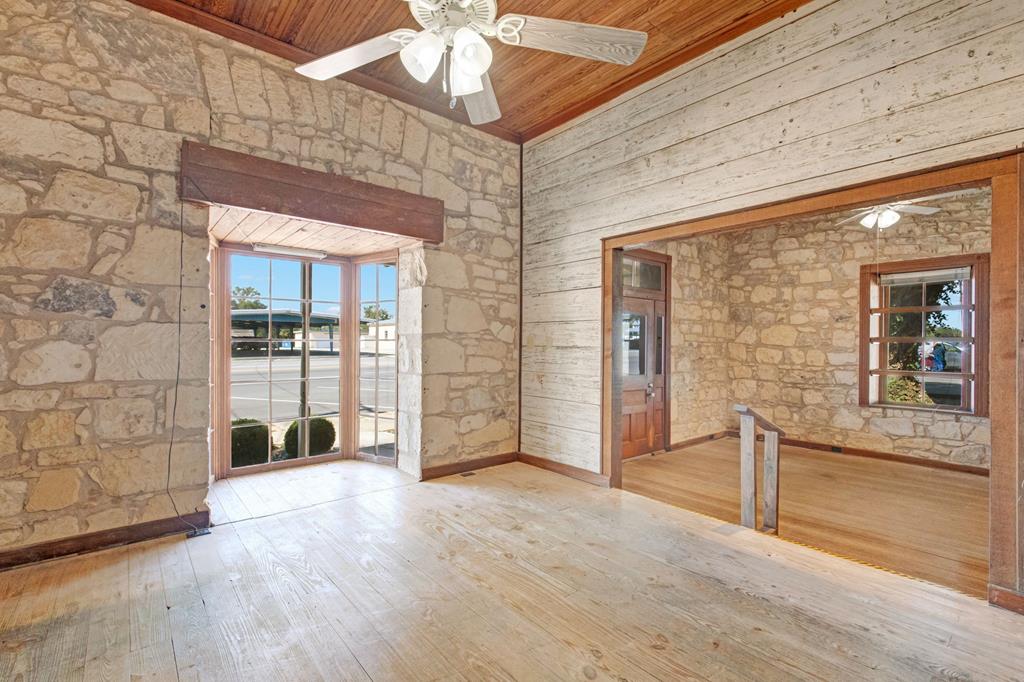 Fredericksburg, Texas, 78624, United States, 5 Bedrooms Bedrooms, ,4 BathroomsBathrooms,Residential,For Sale,1981839