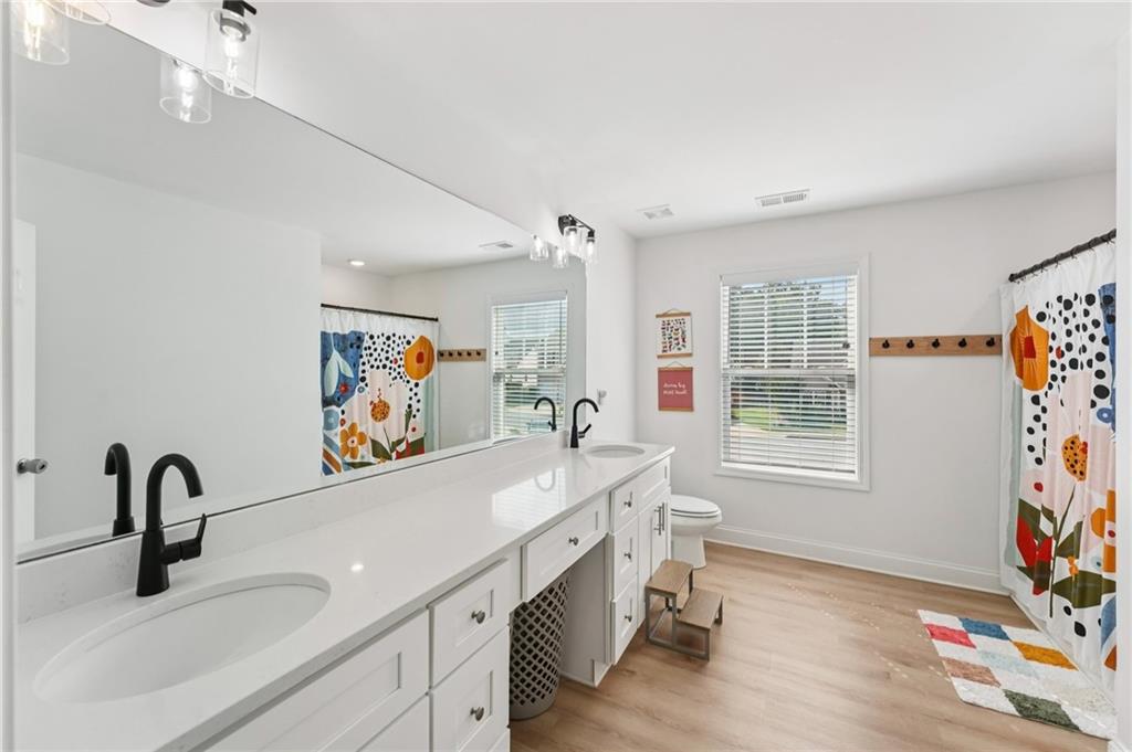 Canton, Georgia, 30114, United States, 6 Bedrooms Bedrooms, ,4 BathroomsBathrooms,Residential,For Sale,1978205