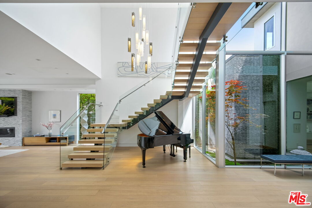 Los Angeles, California, 90046, United States, 5 Bedrooms Bedrooms, ,2 BathroomsBathrooms,Residential,For Sale,1829471