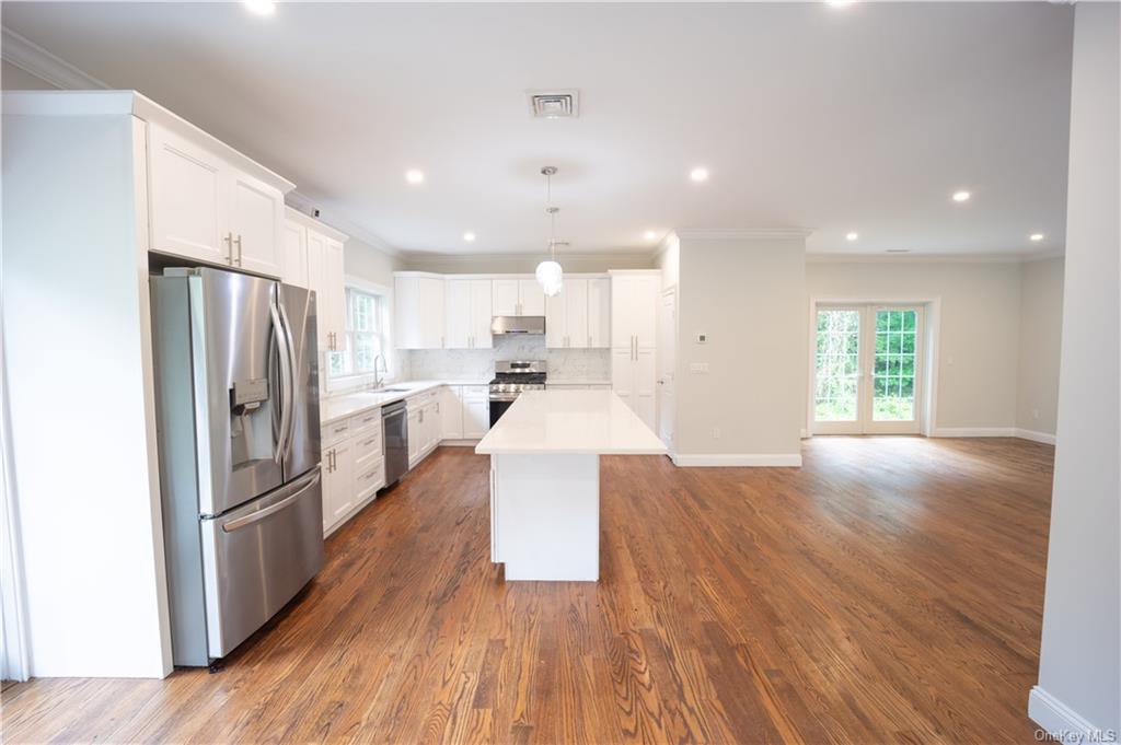 New Rochelle, New York, 10804, United States, 5 Bedrooms Bedrooms, ,5 BathroomsBathrooms,Residential,For Sale,1983034