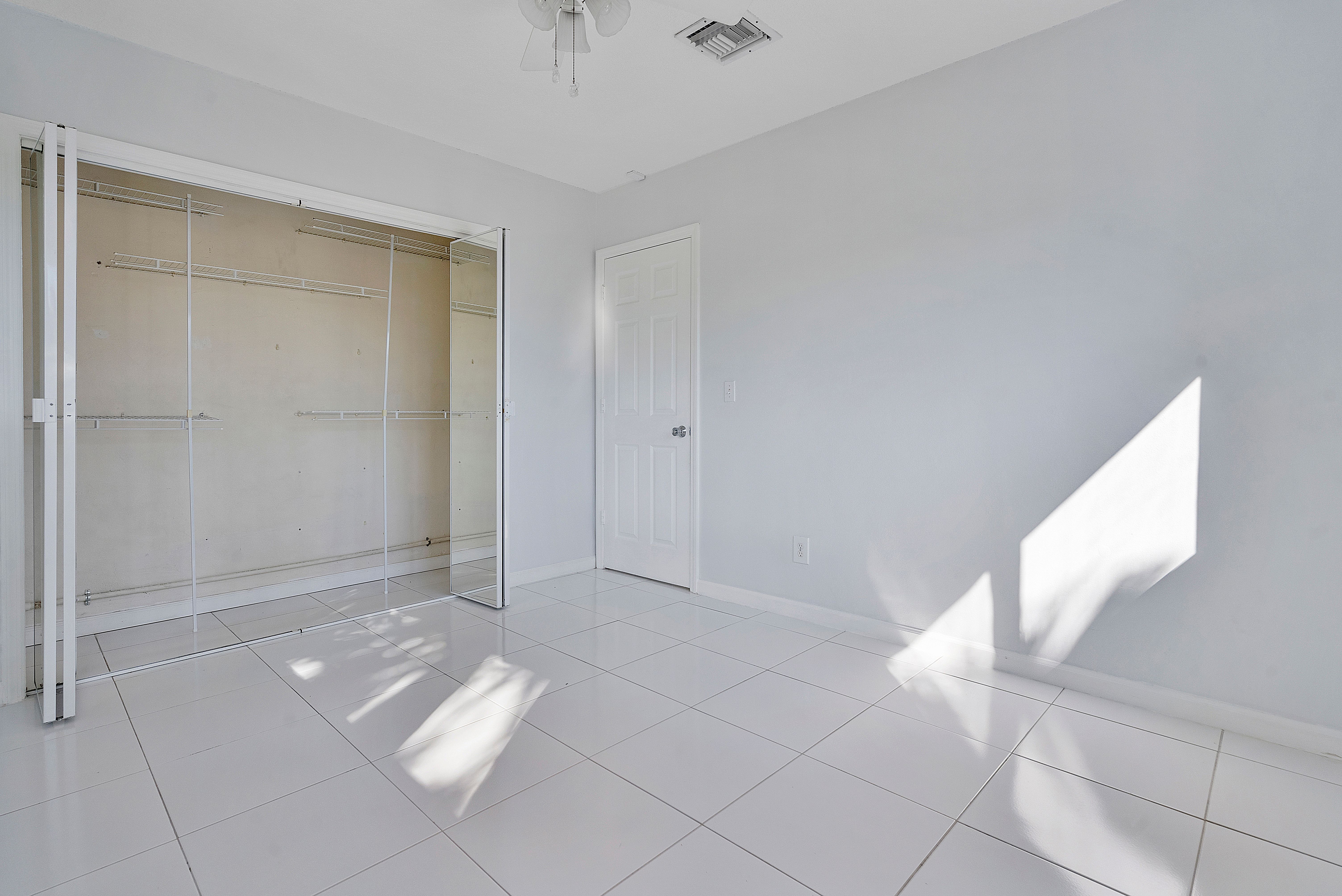  2475 NE 214th St, Aventura, FL, 33180 - 物件實景