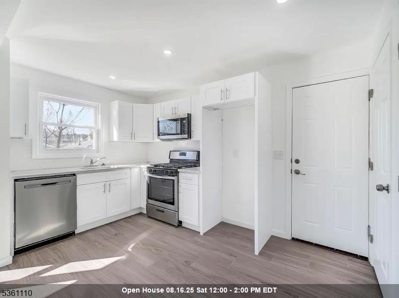 Jersey City, New Jersey, 07305, United States, 4 Bedrooms Bedrooms, ,2 BathroomsBathrooms,Residential,For Sale,1917013