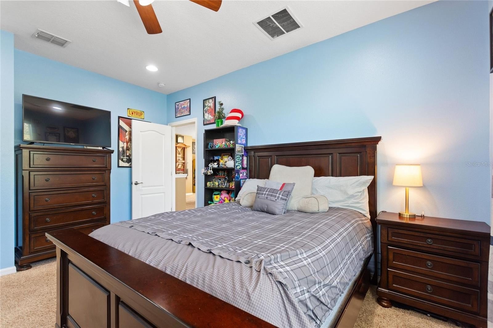 AUBURNDALE, Florida, 33823, United States, 5 Bedrooms Bedrooms, ,5 BathroomsBathrooms,Residential,For Sale,1986097