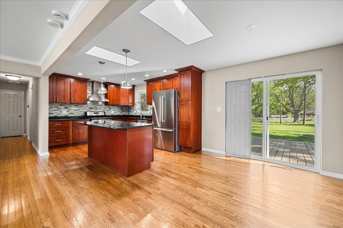 Prospect Heights, Illinois, 60070, United States, 4 Bedrooms Bedrooms, ,2 BathroomsBathrooms,Residential,For Sale,1968639