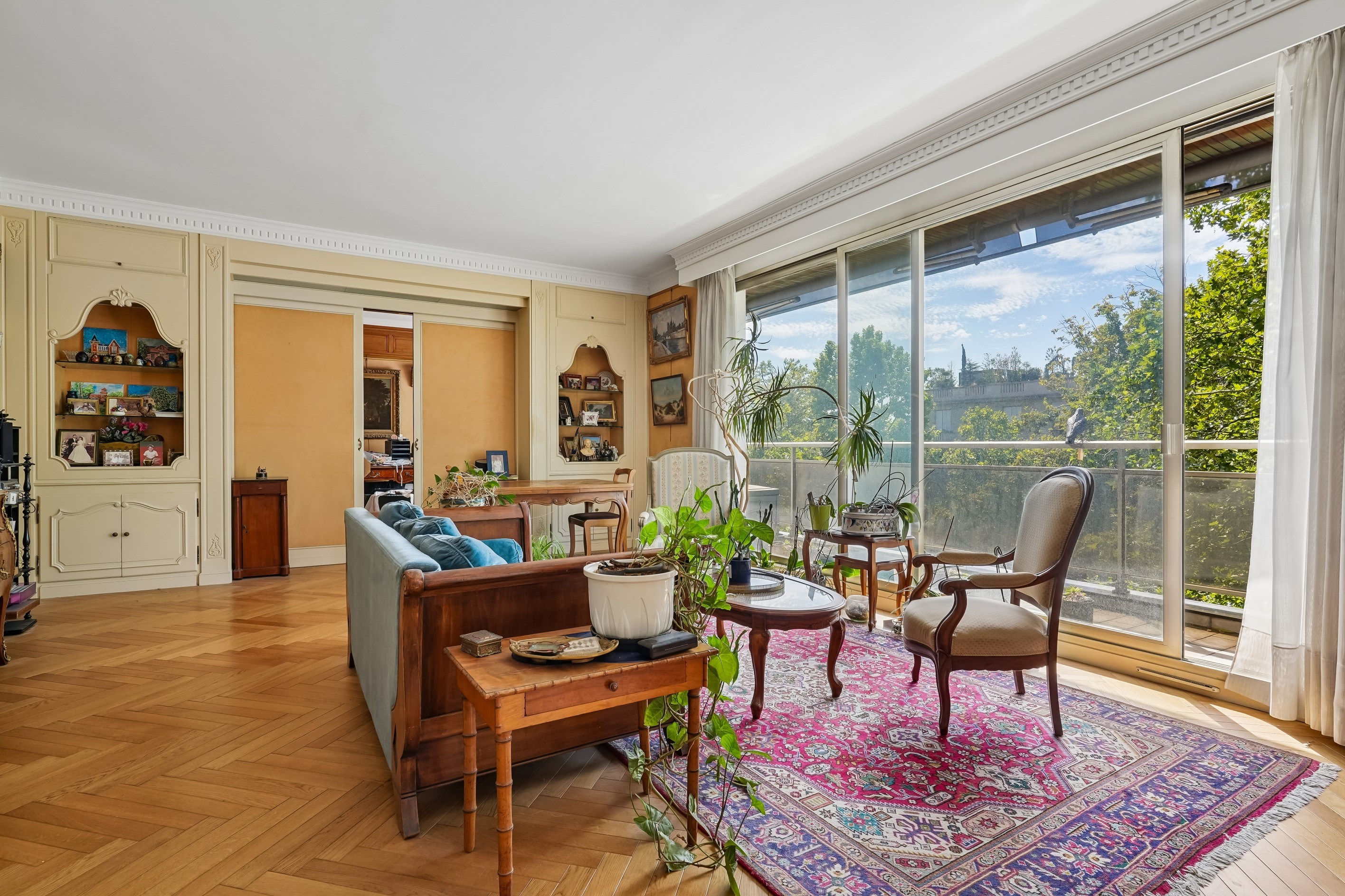  An elegant family residence with balcony, filled with natural light - 物件實景