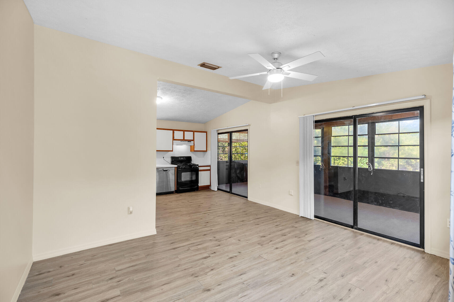 MARATHON, Florida, 33050, United States, 2 Bedrooms Bedrooms, ,2 BathroomsBathrooms,Residential,For Sale,1707651