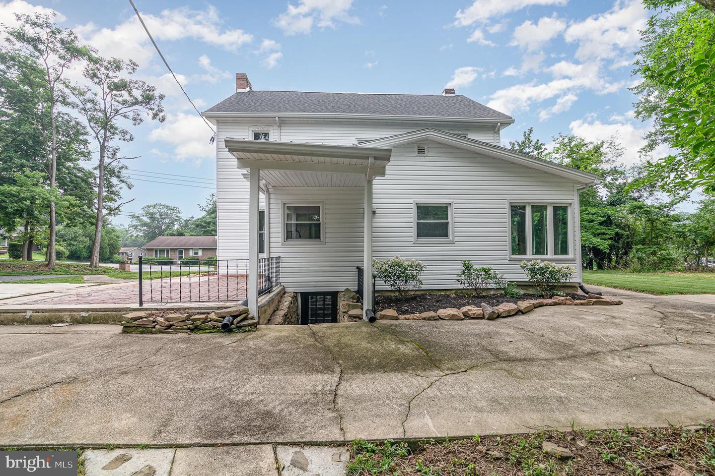 Harrisburg, Pennsylvania, 17112, United States, 5 Bedrooms Bedrooms, ,3 BathroomsBathrooms,Residential,For Sale,1890402