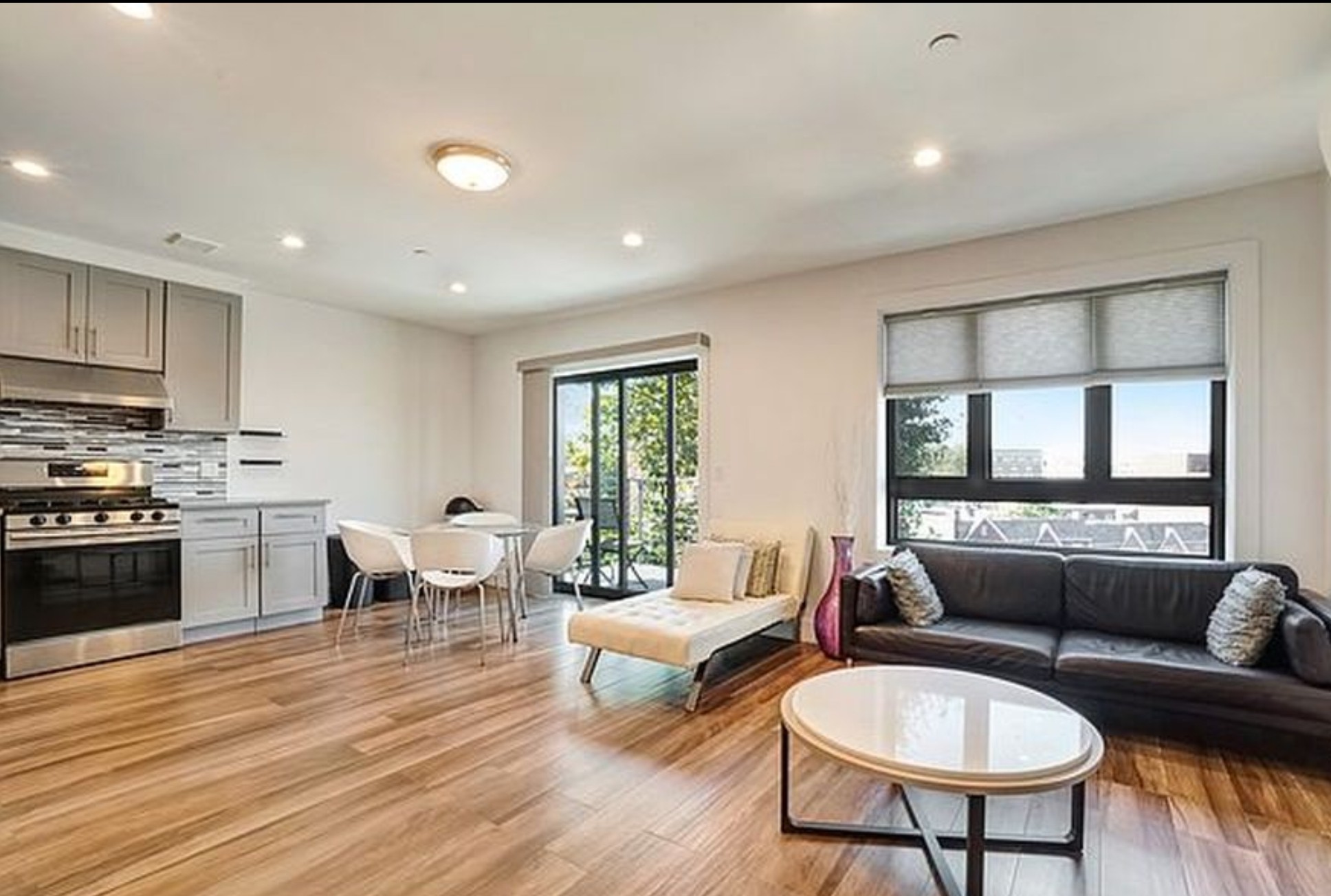 Elmhurst, New York, 11373, United States, 16 Bedrooms Bedrooms, ,Residential,For Sale,2005381