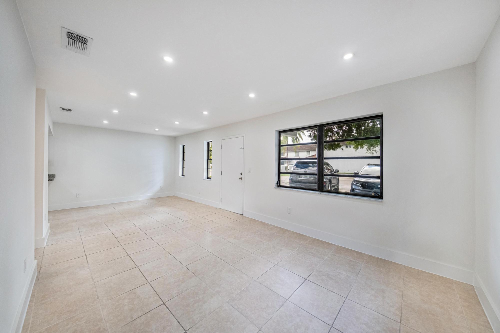 Hialeah, Florida, 33012, United States, 4 Bedrooms Bedrooms, ,3 BathroomsBathrooms,Residential,For Sale,1996510