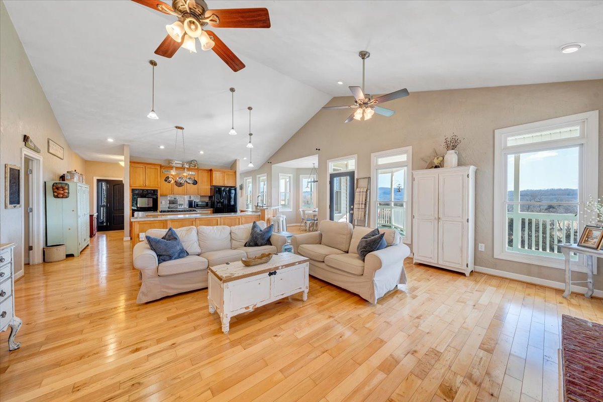 Buchanan, Virginia, 24066, United States, 5 Bedrooms Bedrooms, ,4 BathroomsBathrooms,Residential,For Sale,1900741